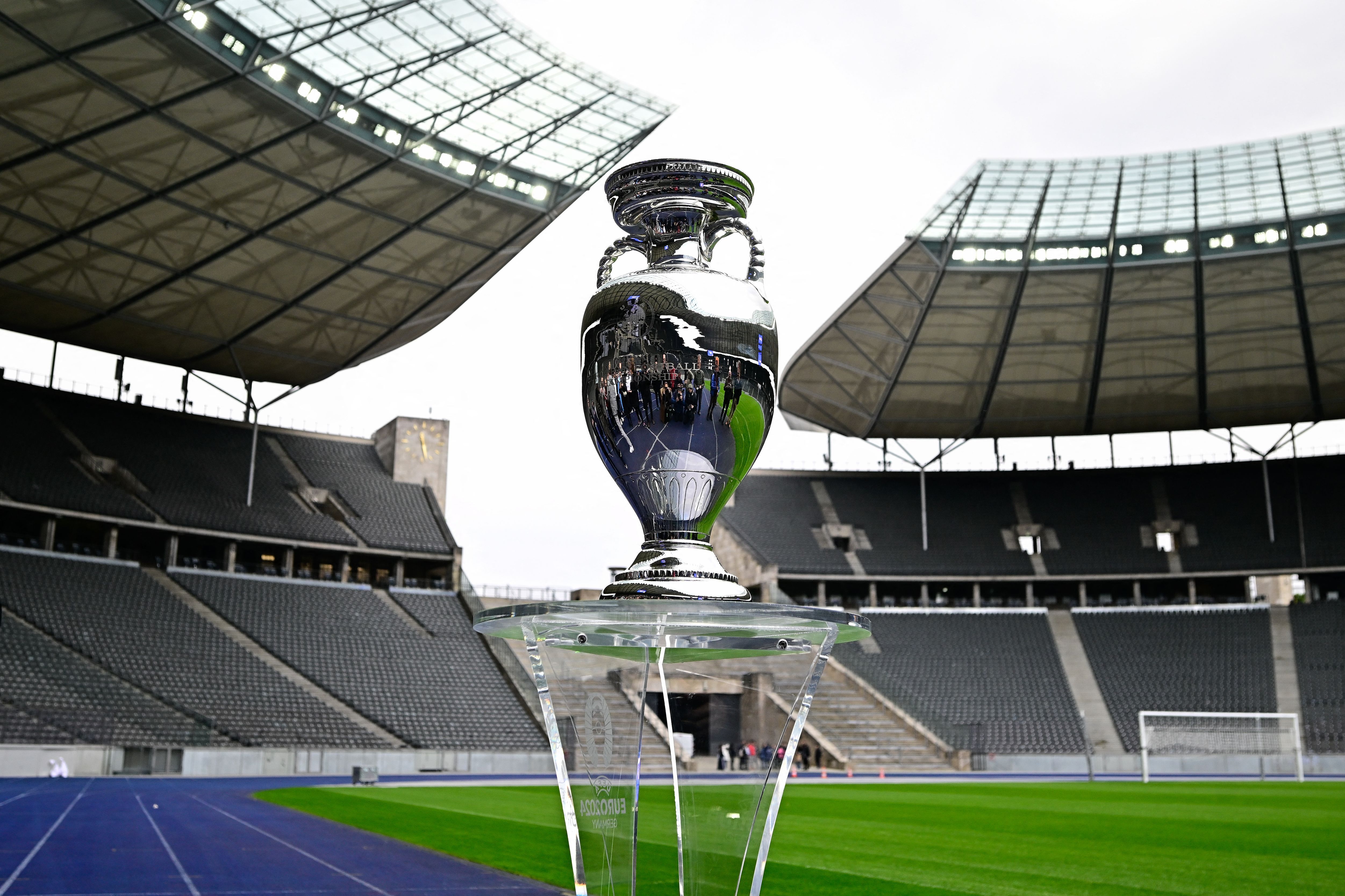FBL-EURO-2024-TROPHY