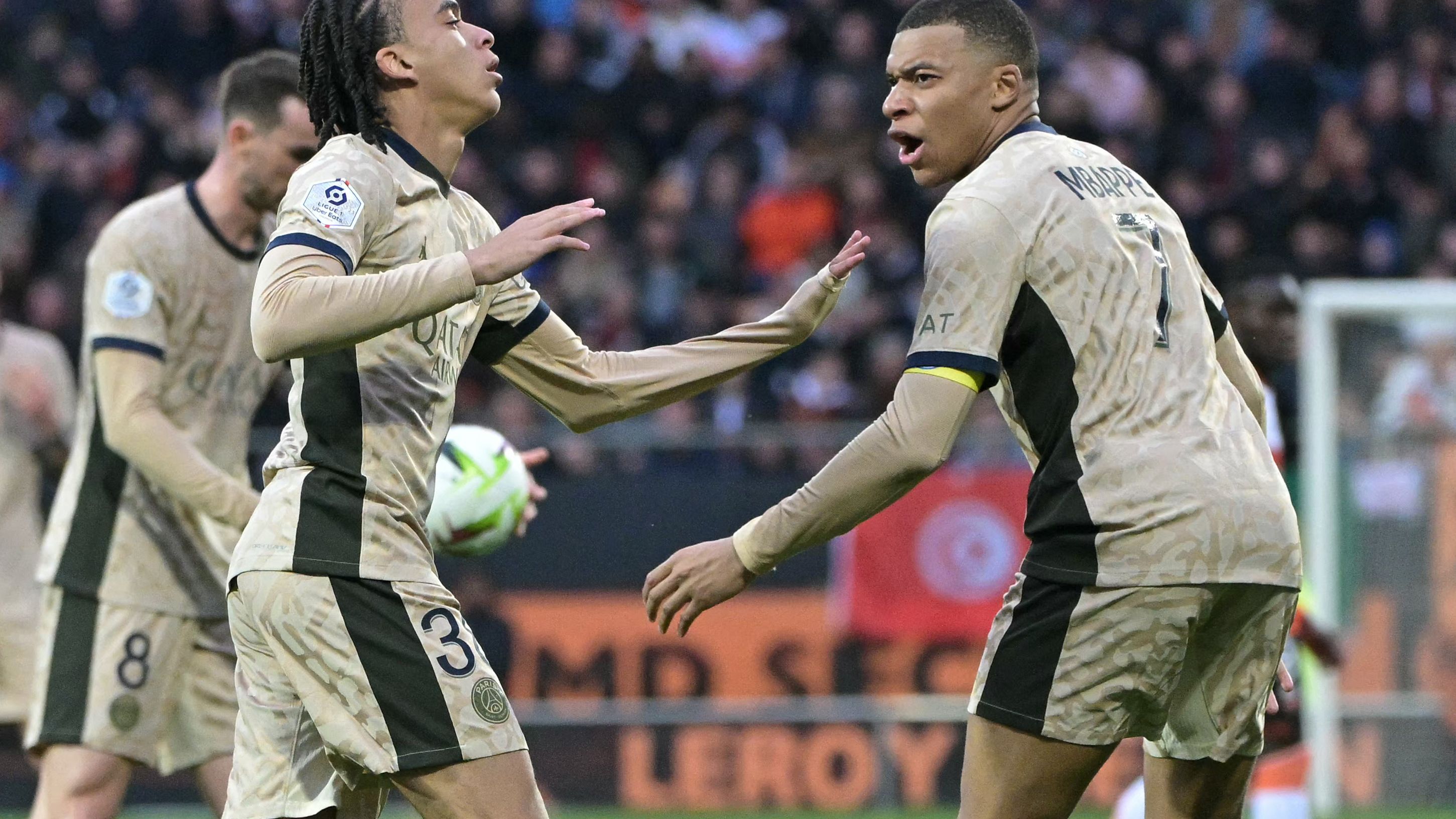 FBL-FRA-LIGUE1-LORIENT-PSG