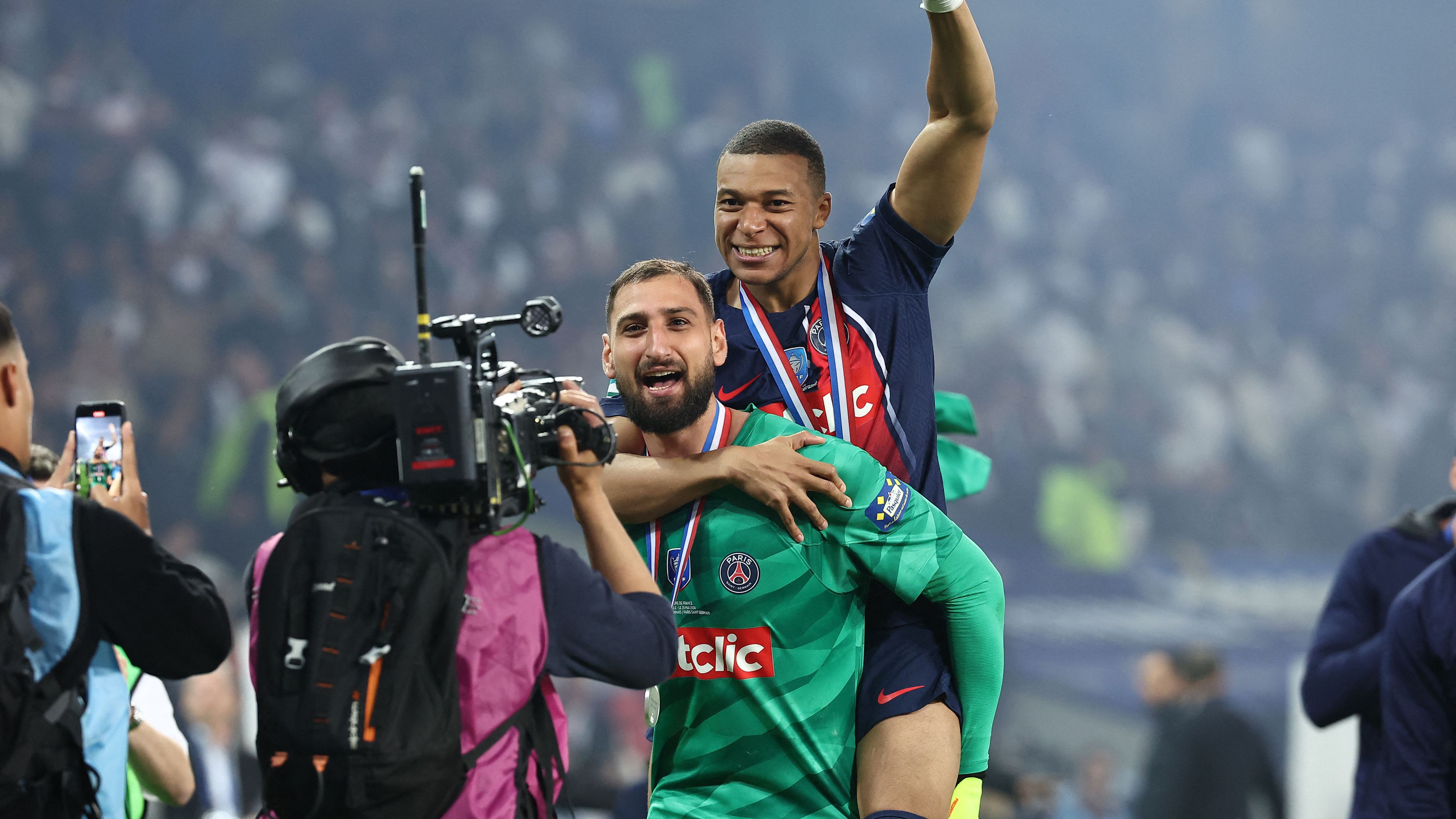 TOPSHOT-FBL-FRA-CUP-LYON-PSG