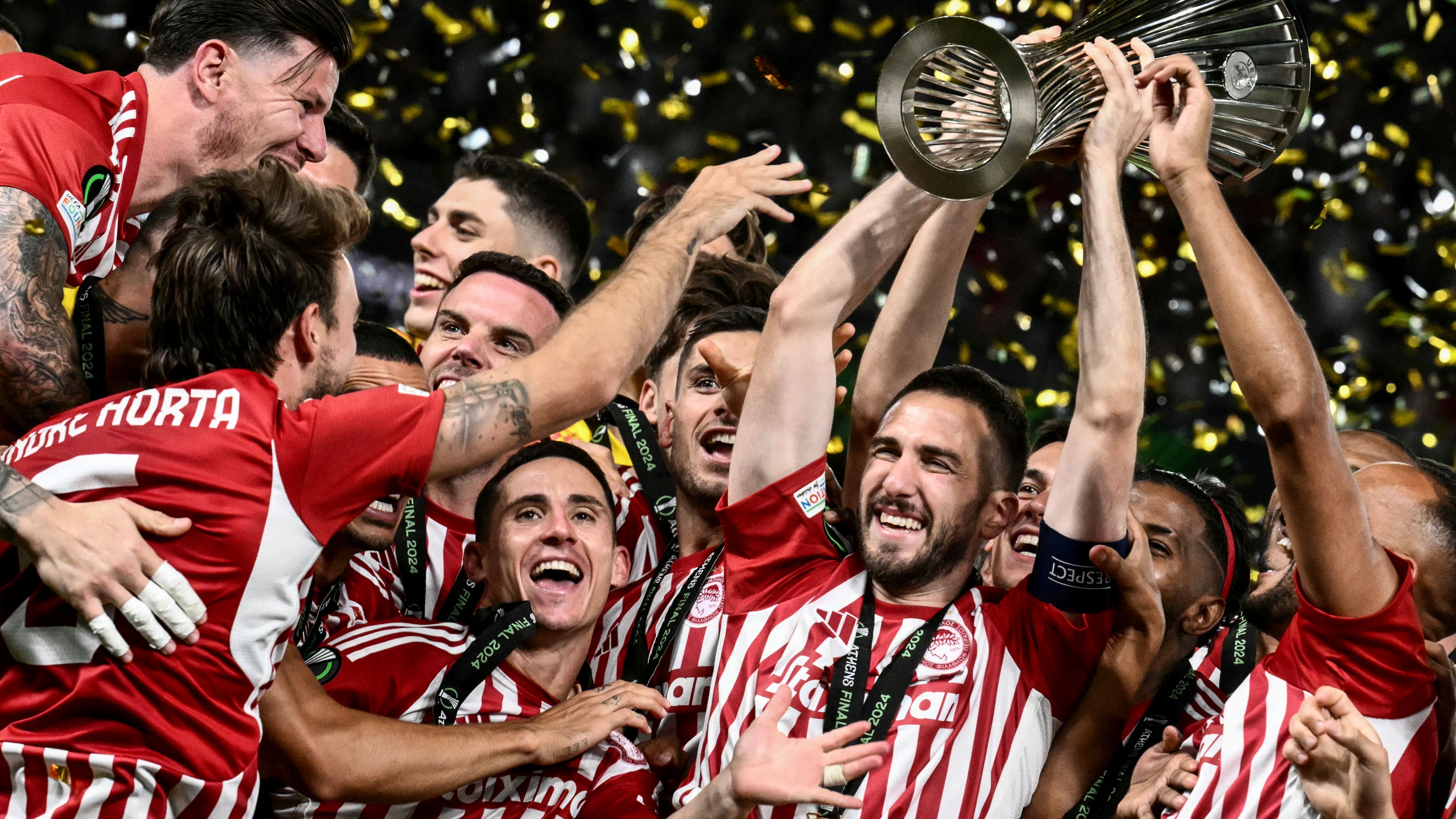 TOPSHOT-FBL-EUR-C4-OLYMPIAKOS-FIORENTINA