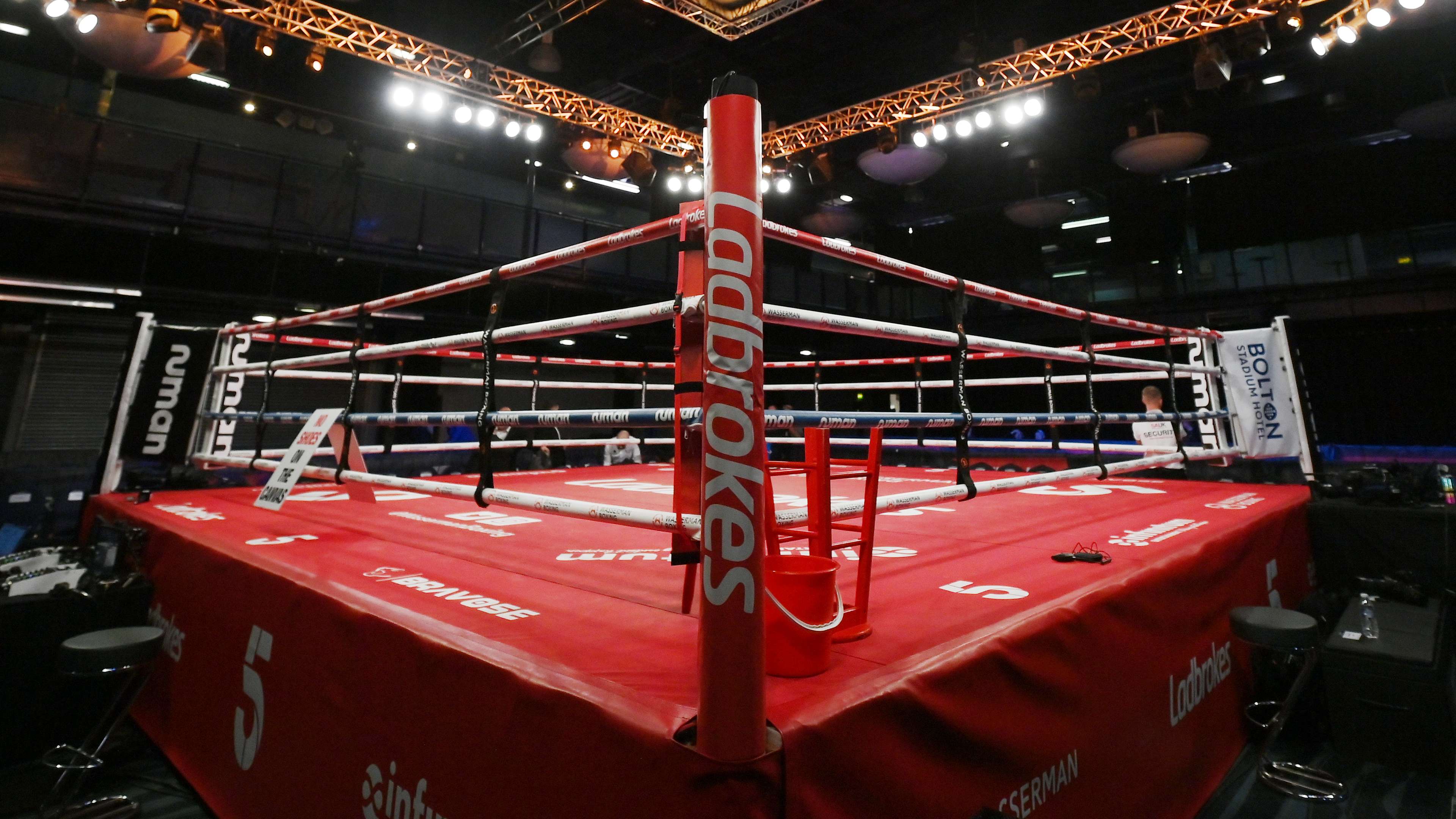 Boxing In Bolton - Lyndon Arthur v Liam Cameron