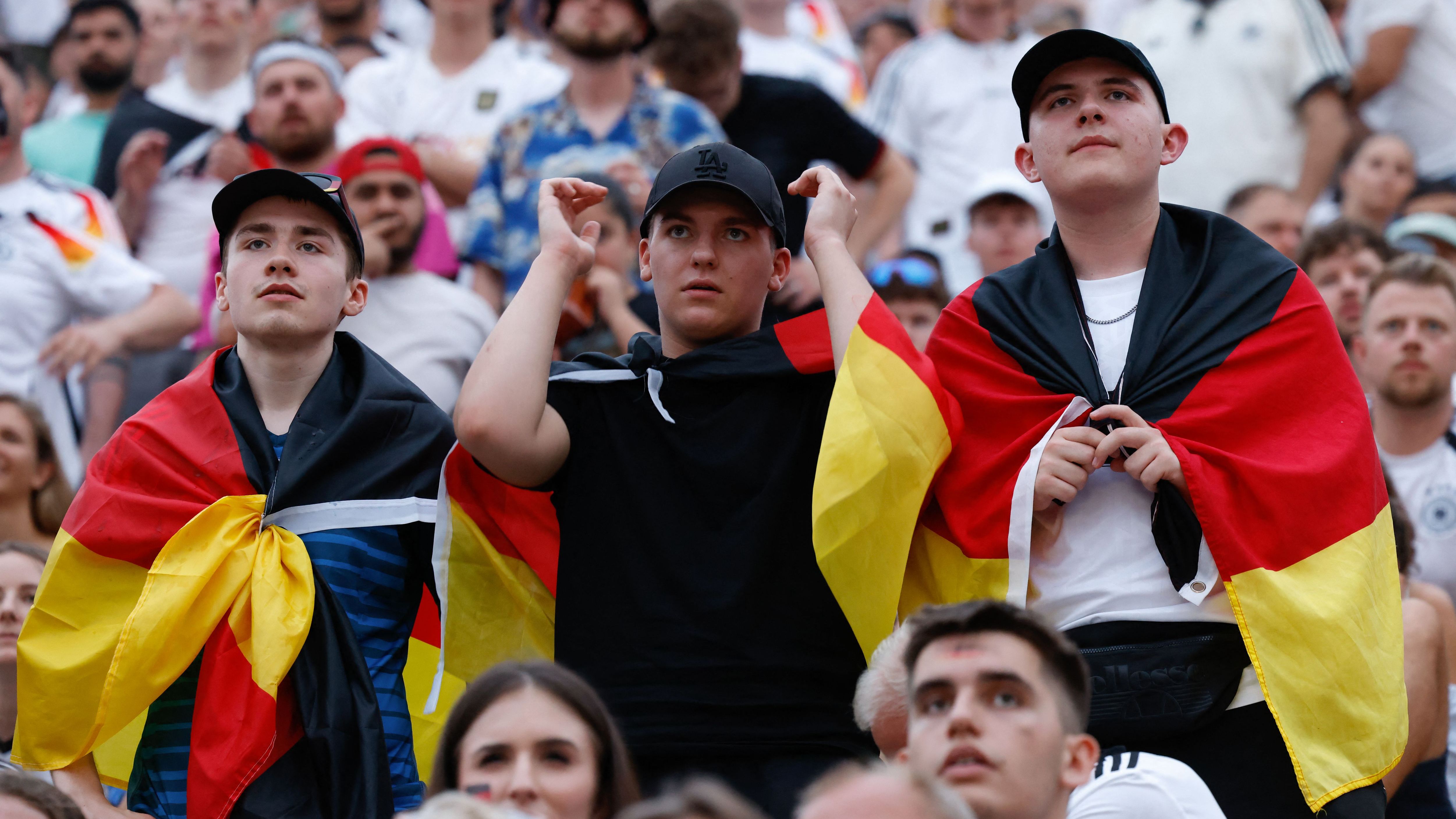 FBL-EURO-2024-GER-DEN-FANS