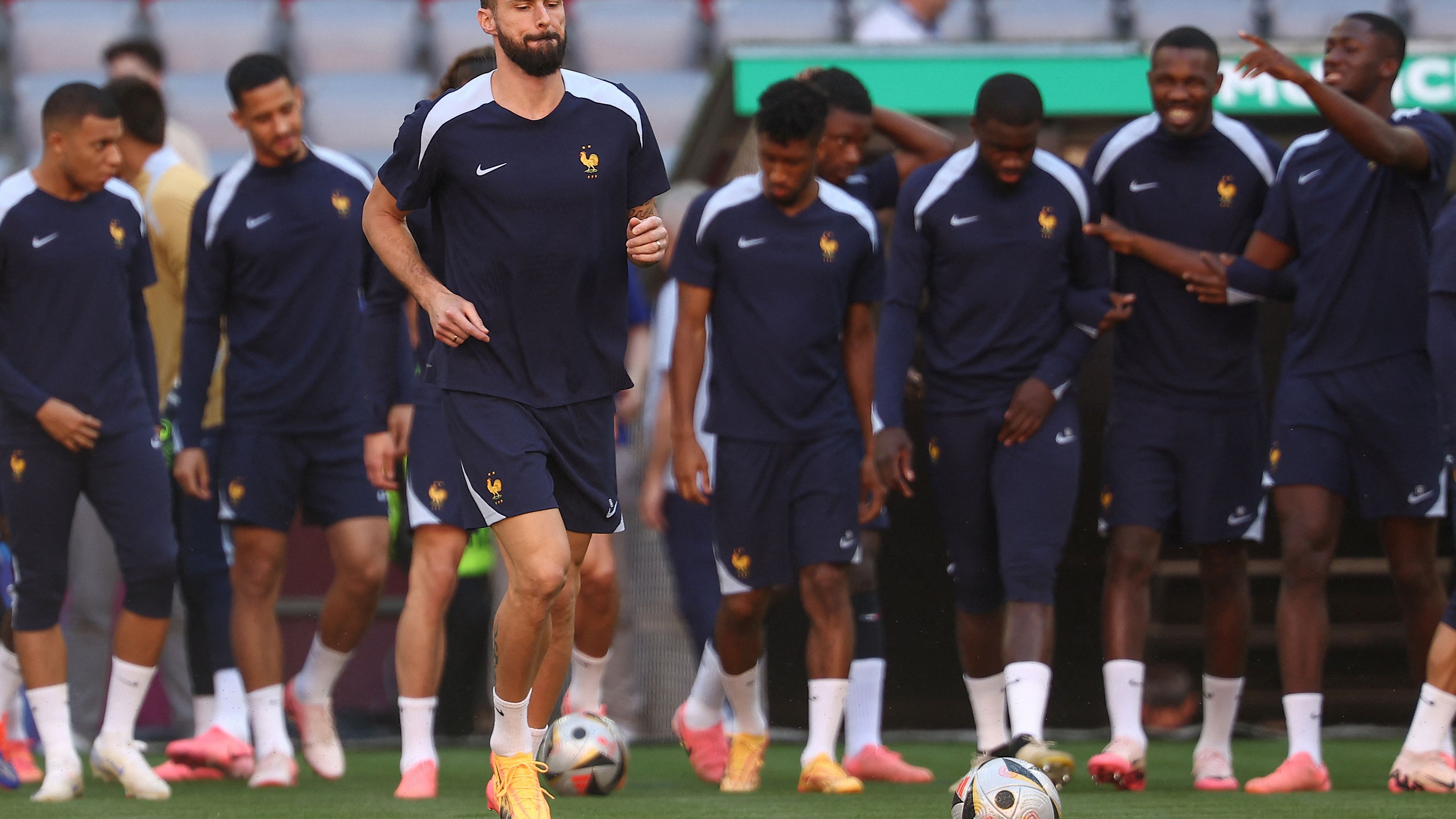 FBL-EURO-2024-FRA-MD-1-TRAINING