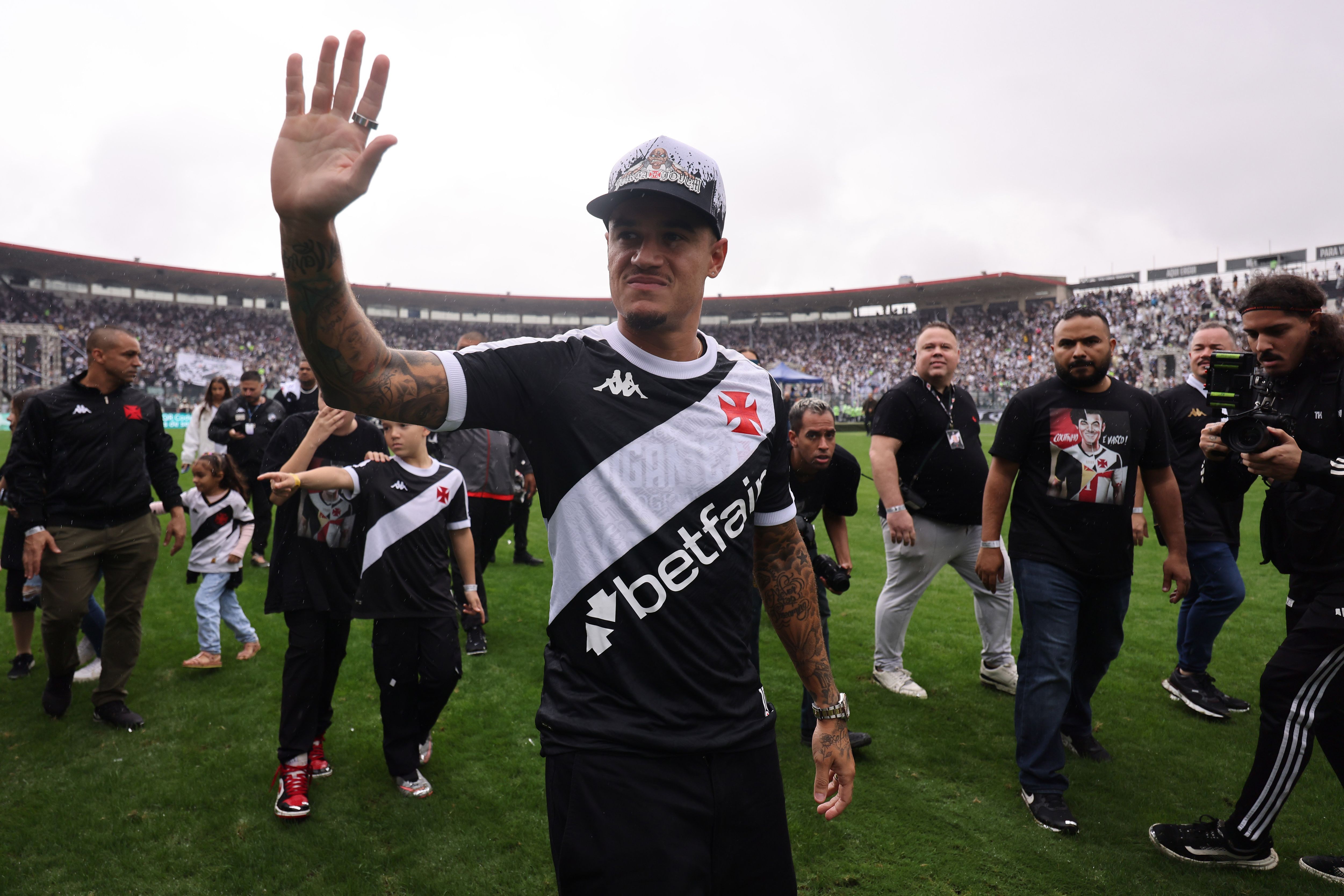 Vasco Da Gama Presents New Sign Philippe Coutinho Before Fans