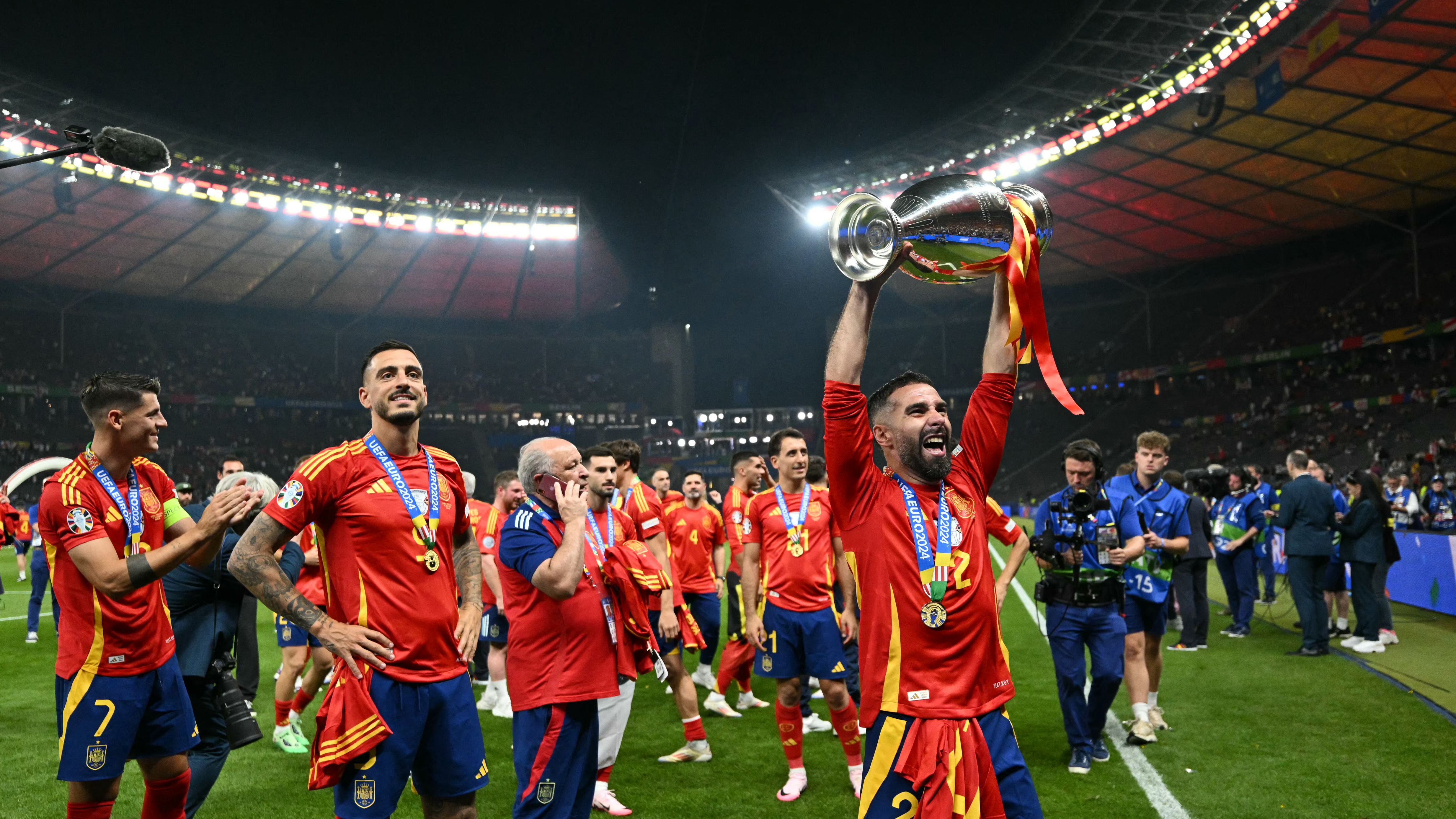 FBL-EURO-2024-MATCH51-ESP-ENG-PODIUM