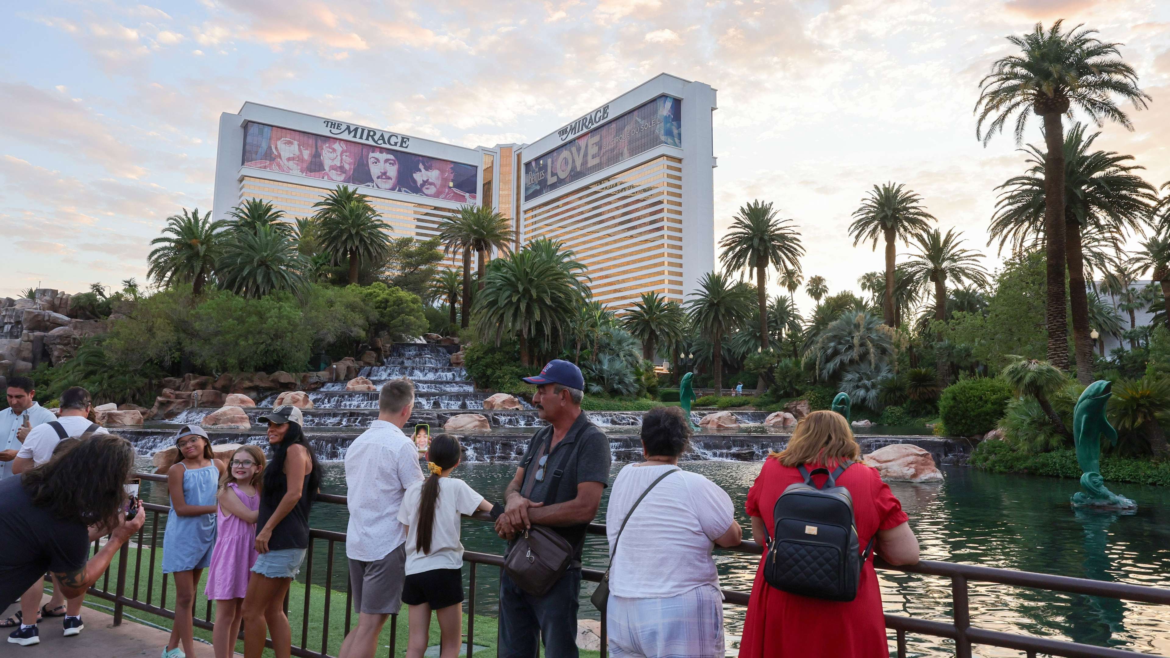 The Mirage Hotel & Casino Closes In Las Vegas