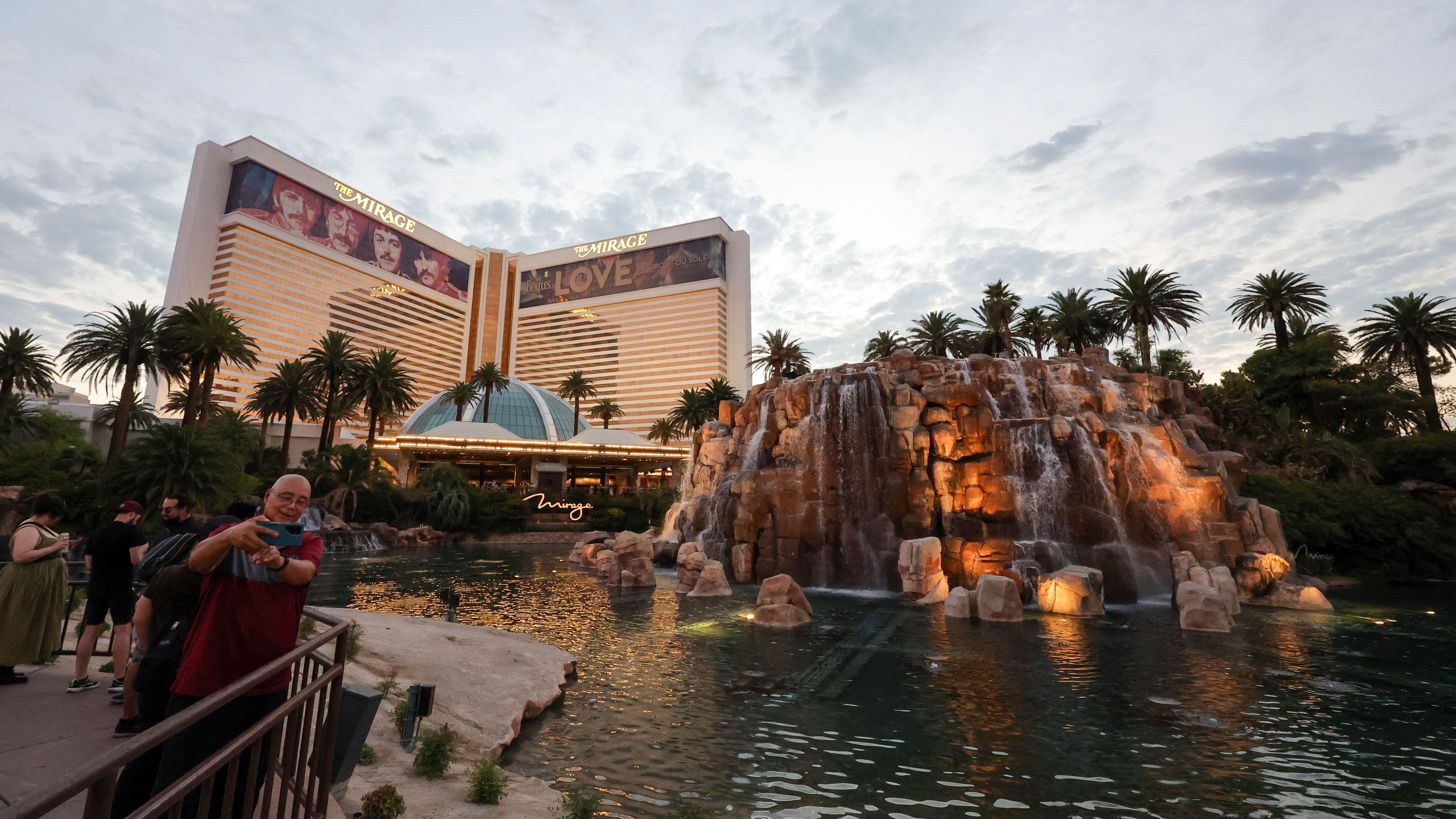 The Mirage Hotel & Casino Closes In Las Vegas