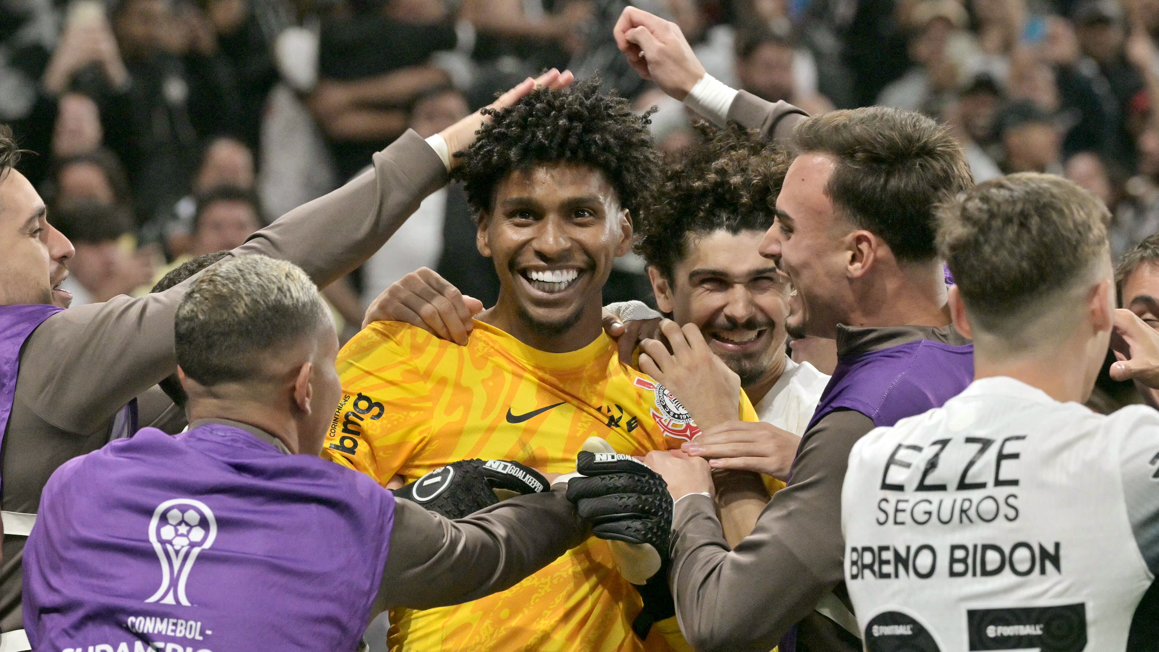 TOPSHOT-FBL-SUDAMERICANA-CORINTHIANS-BRAGANTINO