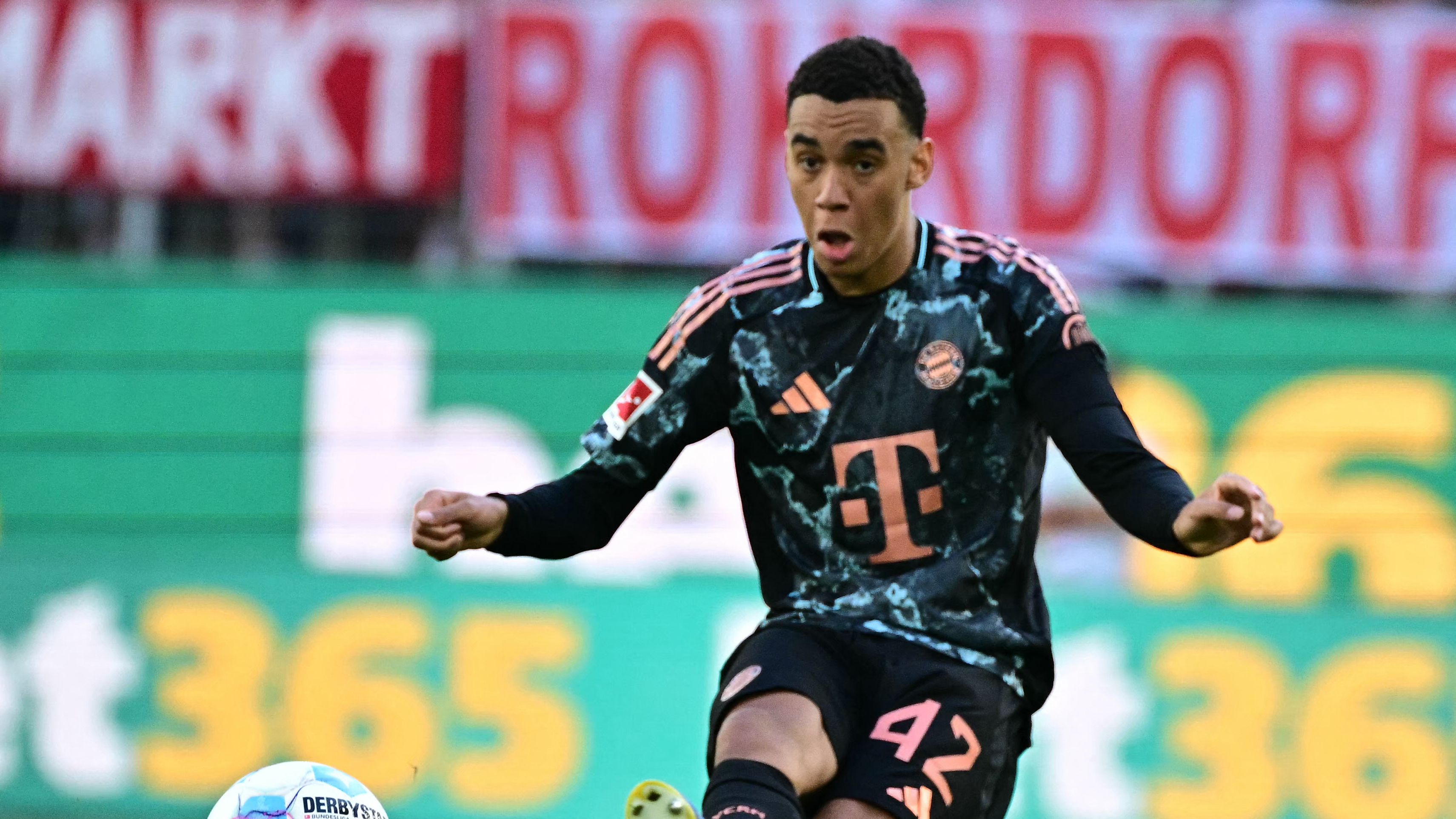 FBL-GER-BUNDESLIGA-WOLFSBURG-BAYERN MUNICH