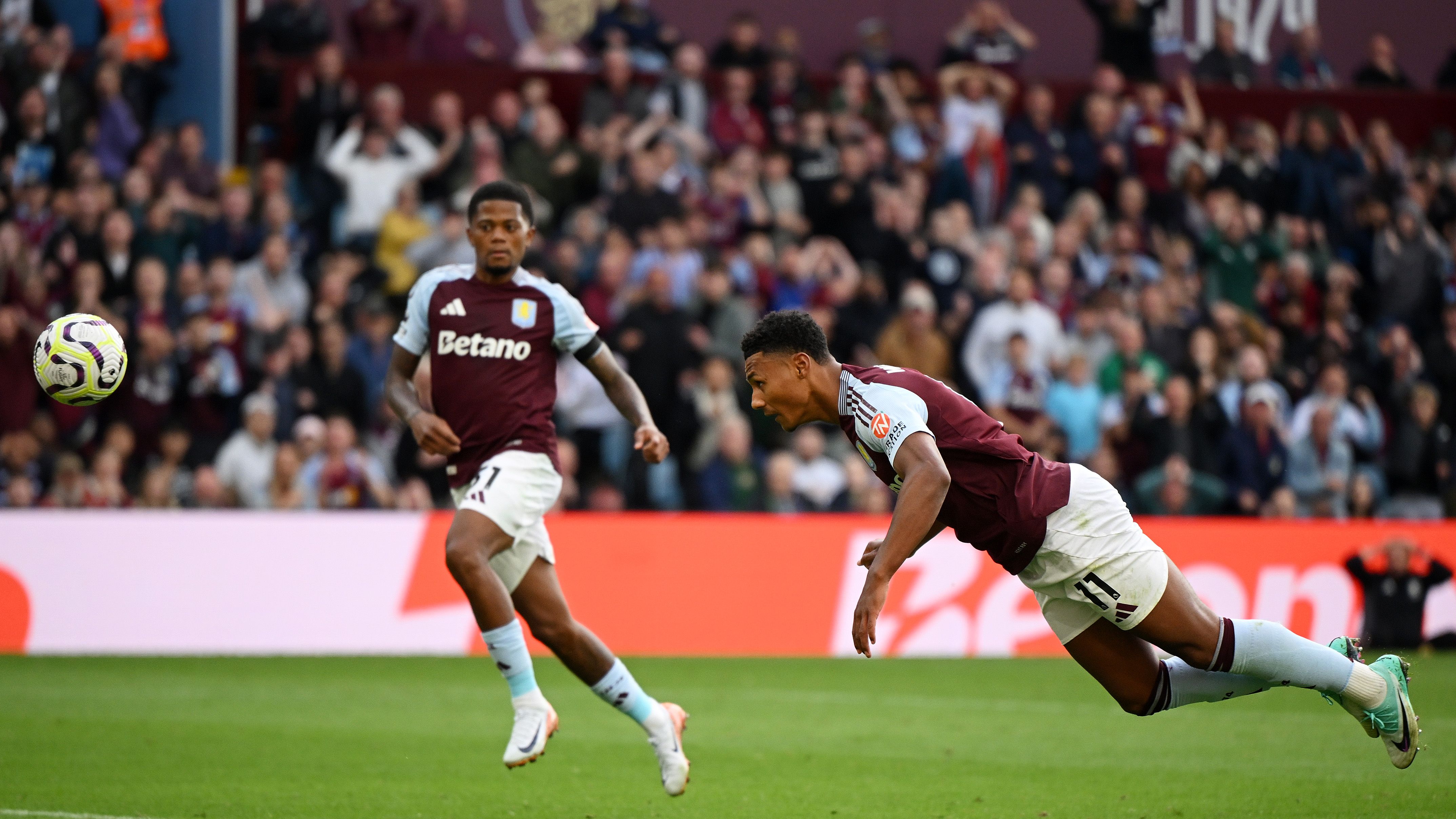 Aston Villa FC v Arsenal FC - Premier League