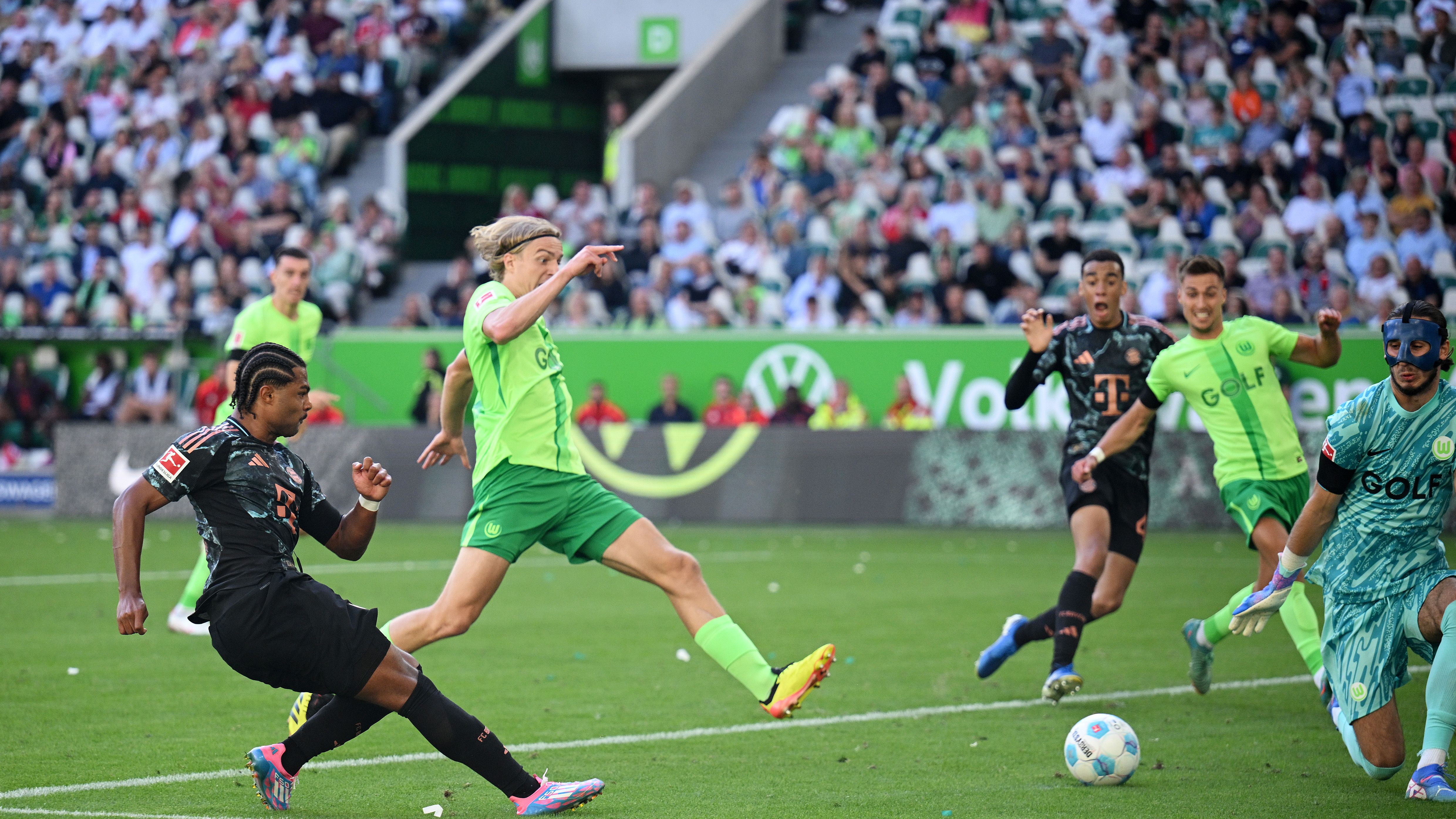 VfL Wolfsburg v FC Bayern München - Bundesliga
