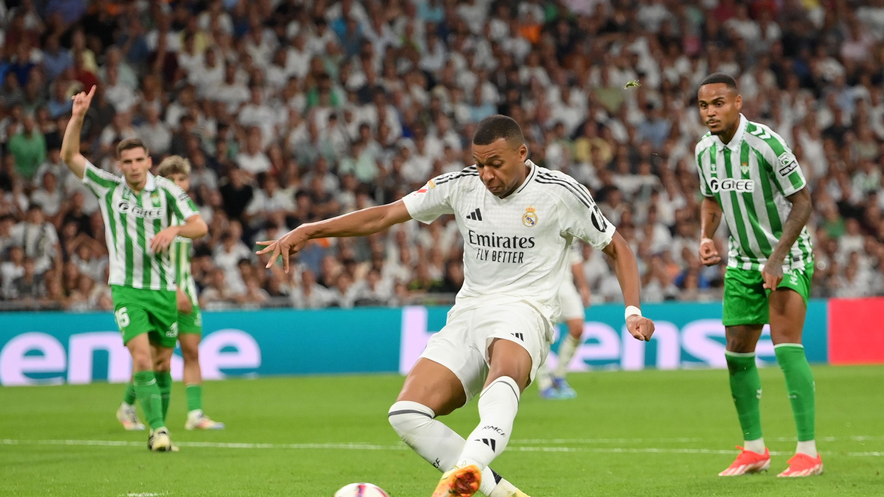 Real Madrid CF v Real Betis Balompie - La Liga EA Sports