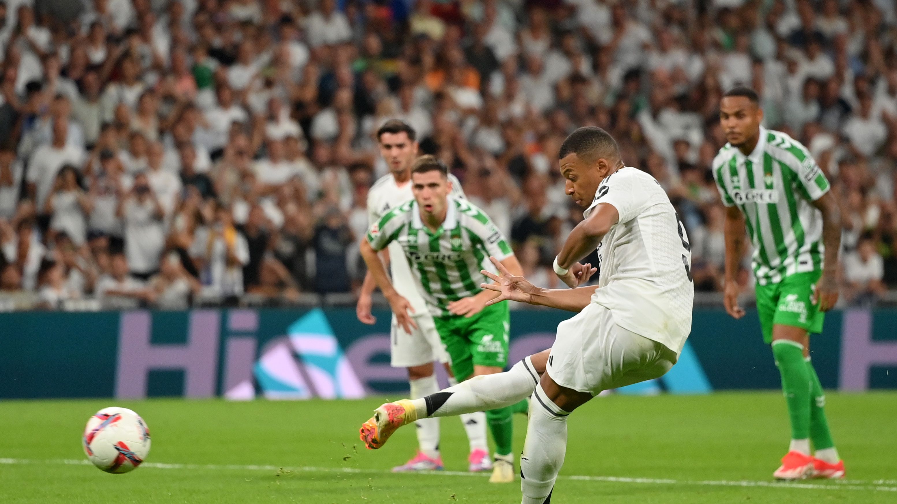 Real Madrid CF v Real Betis Balompie - La Liga EA Sports