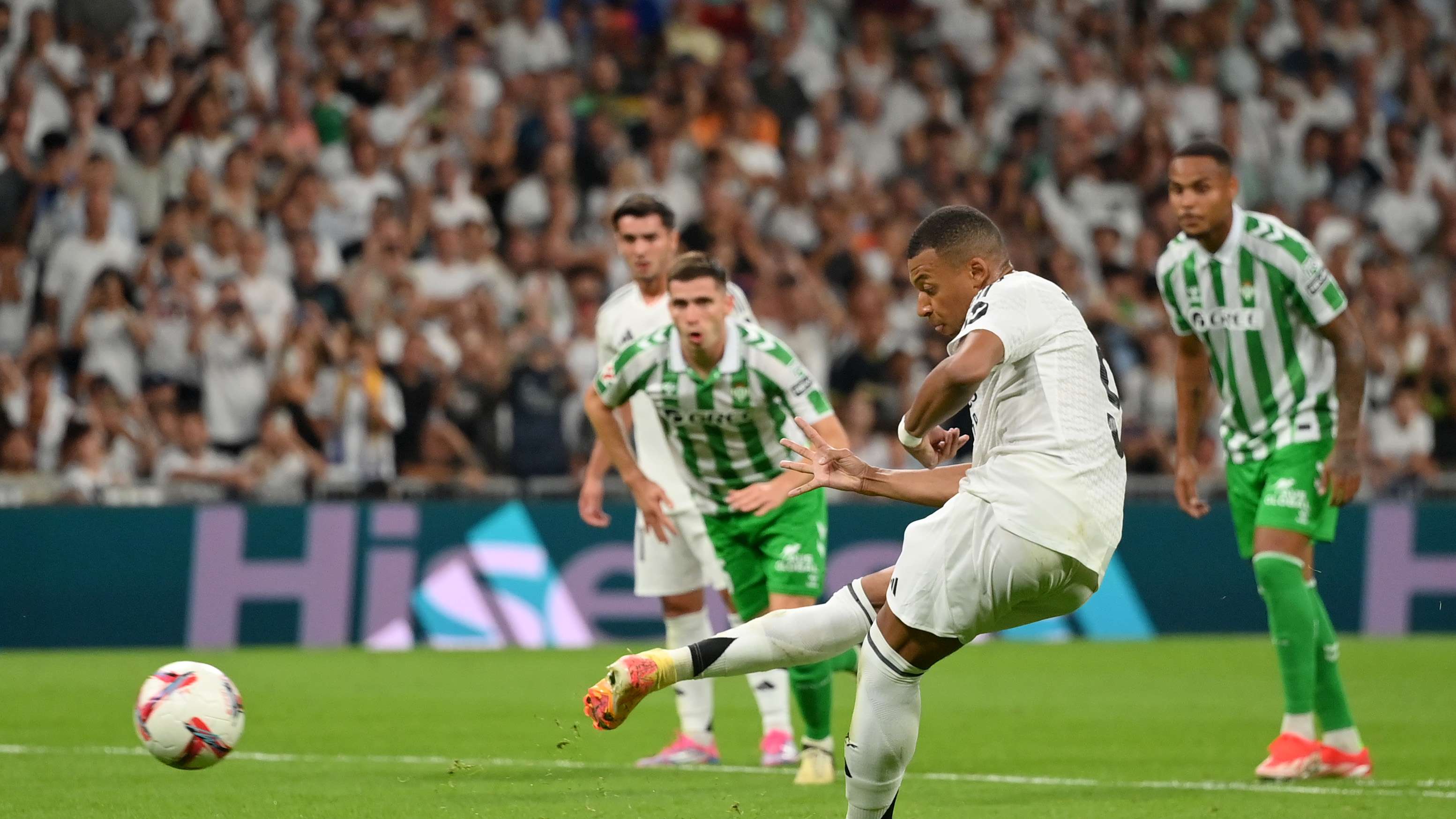 Real Madrid CF v Real Betis Balompie - La Liga EA Sports