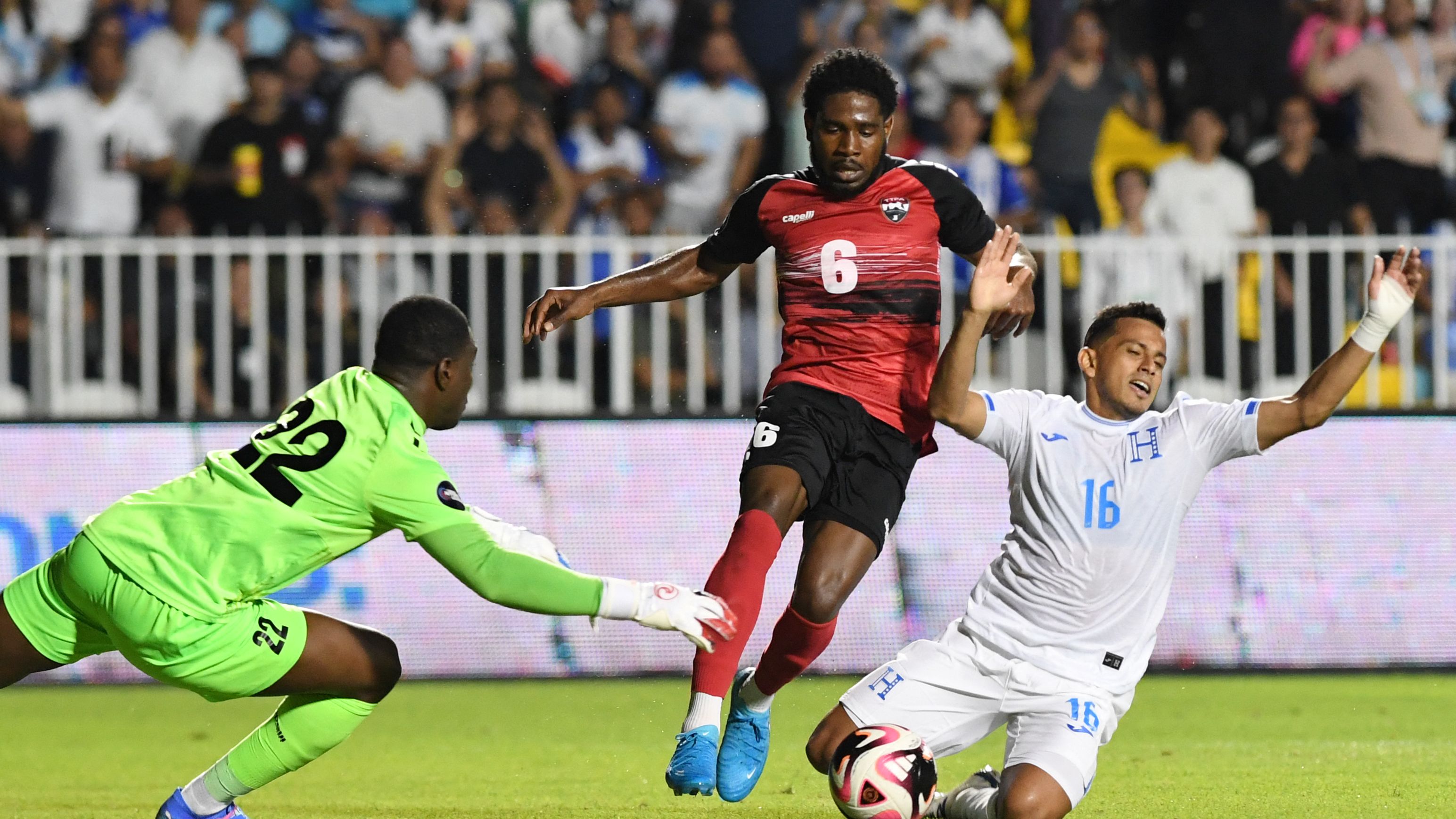 FBL-CONCACAF-NATIONS-HON-TTO