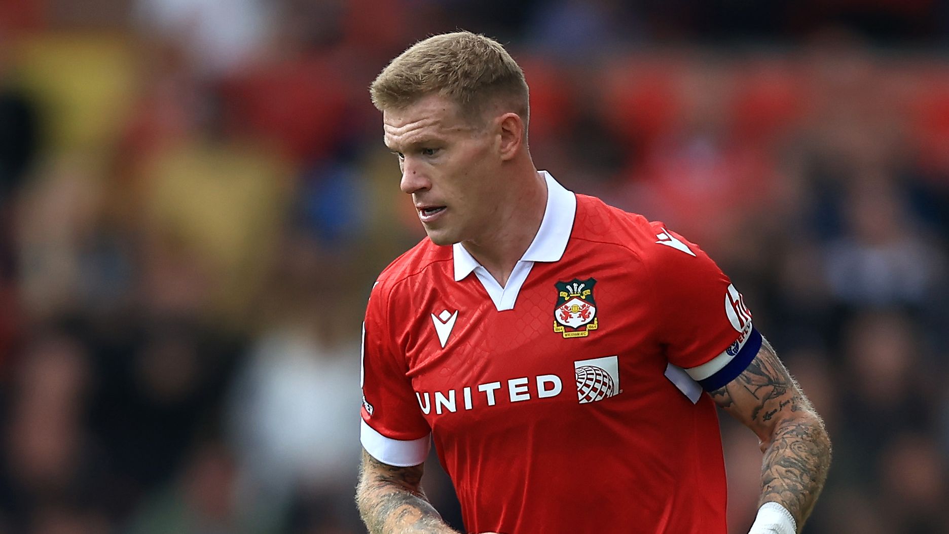 VIDEO: Wrexham star James McClean riles angry Birmingham fans with gesture after having beer hurled at him during feisty 'Hollywood derby' | Goal.com English Bahrain