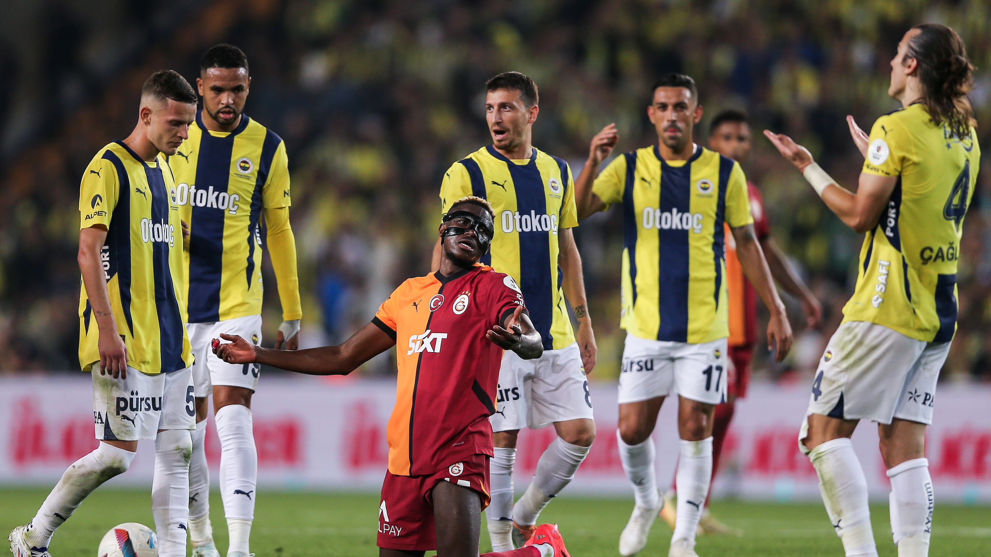 Fenerbahce v Galatasaray - Turkish Super League