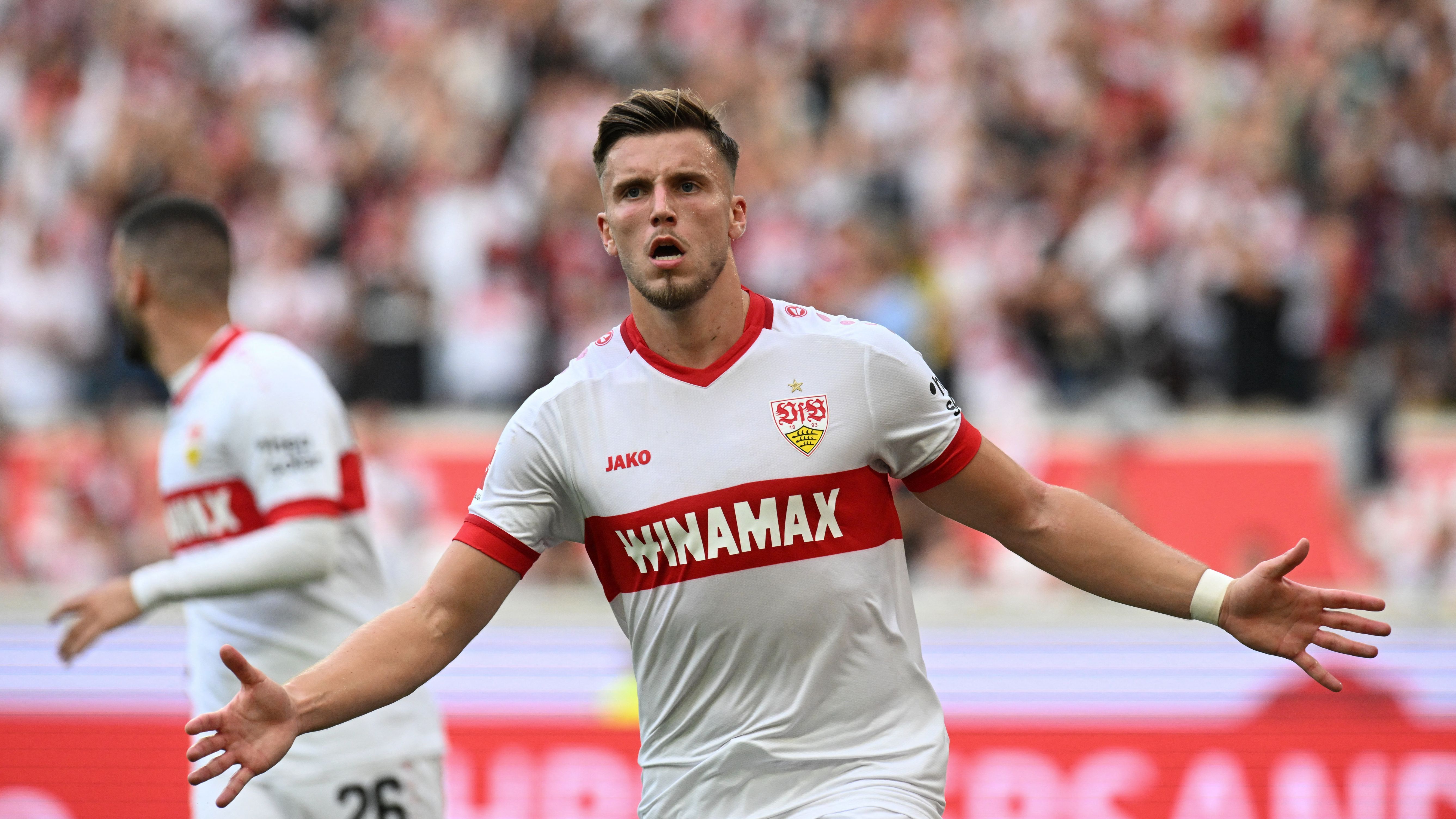 TOPSHOT-FBL-GER-BUNDESLIGA-STUTTGART-DORTMUND