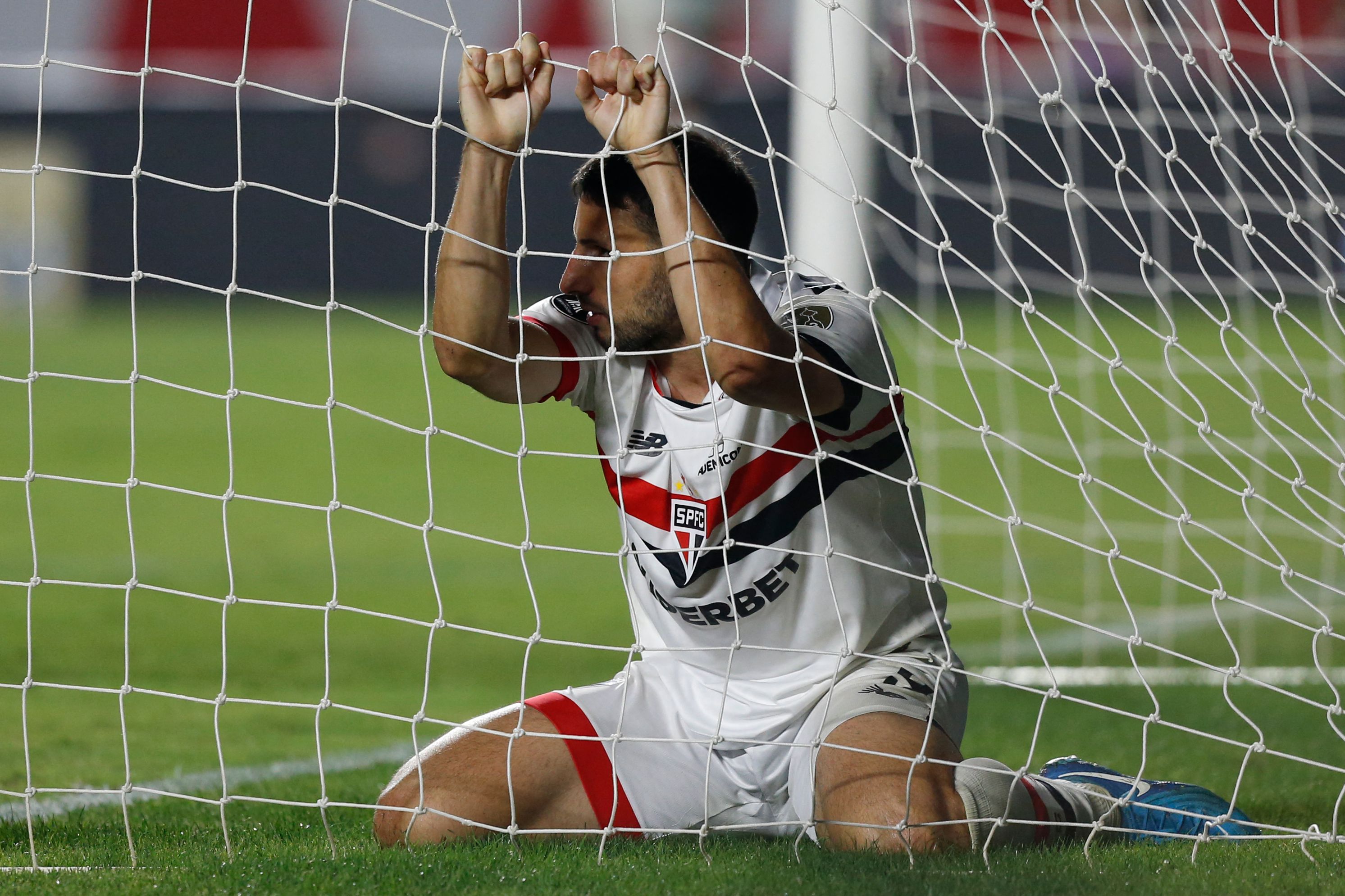 TOPSHOT-FBL-LIBERTADORES-SAOPAULO-BOTAFOGO
