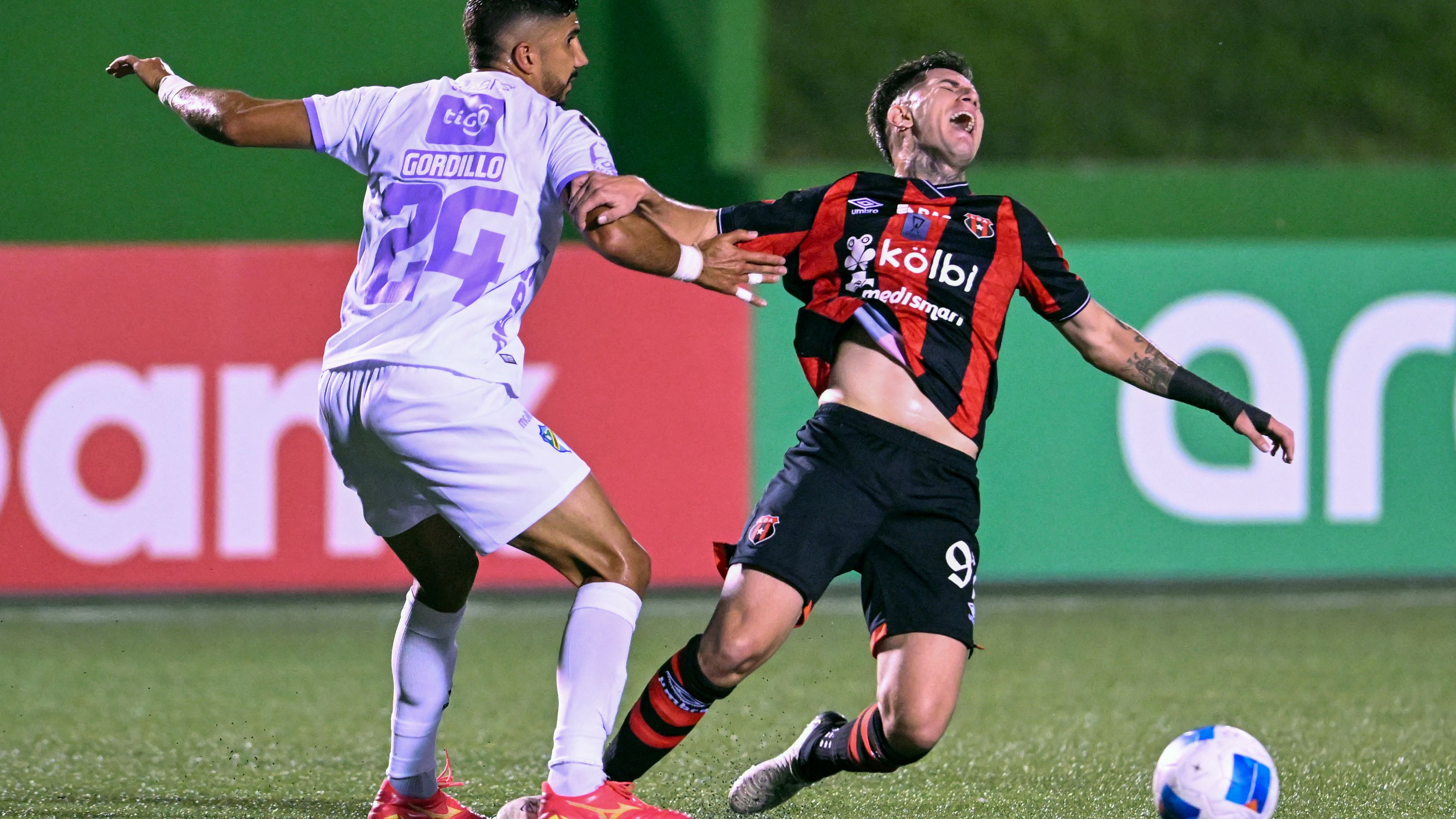 FBL-CONCACAF-CENTRAL AMERICAN CUP-COMUNICACIONES-ALAJUELENSE