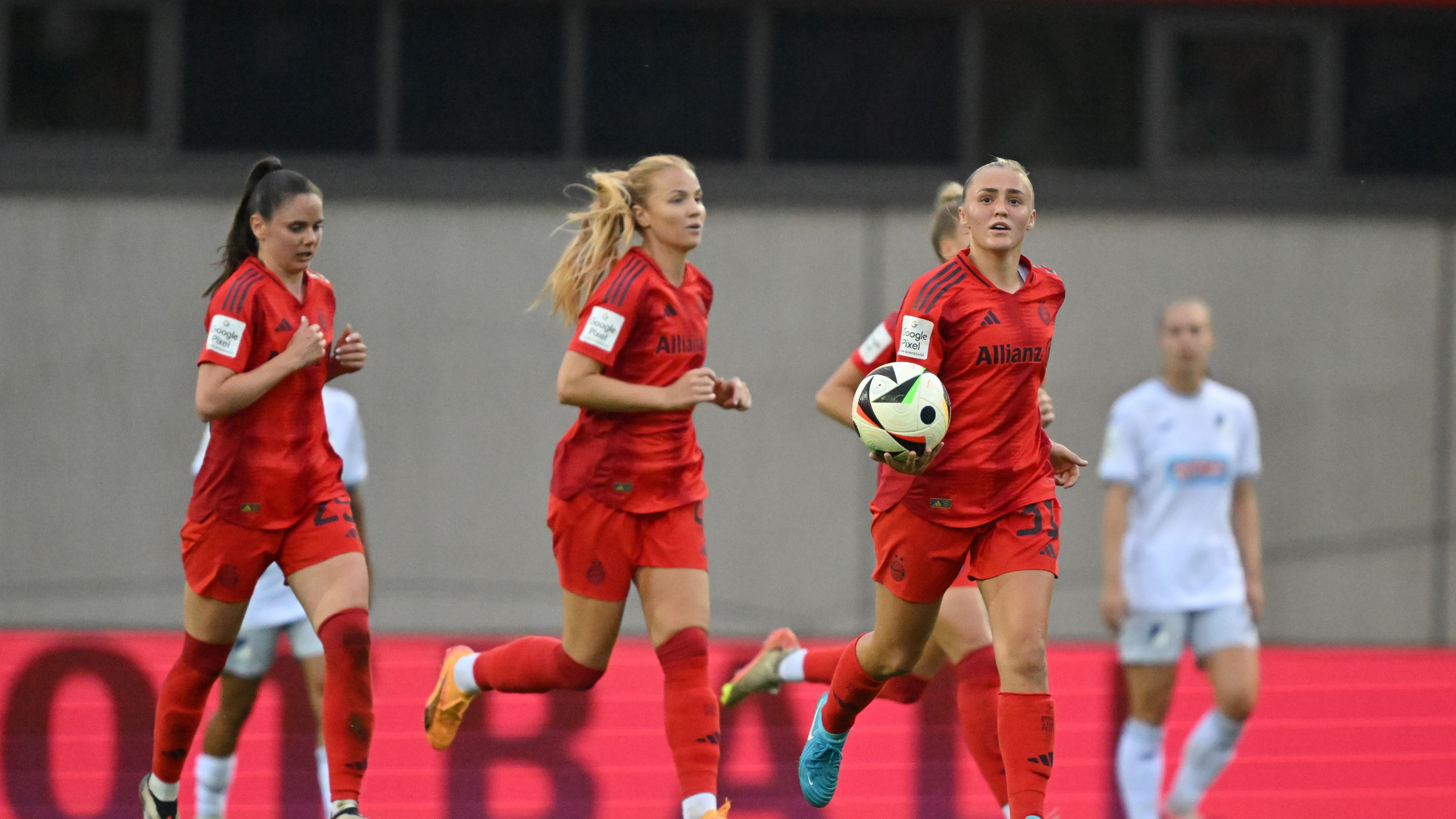 FC Bayern München v TSG Hoffenheim - Google Pixel Frauen Bundesliga