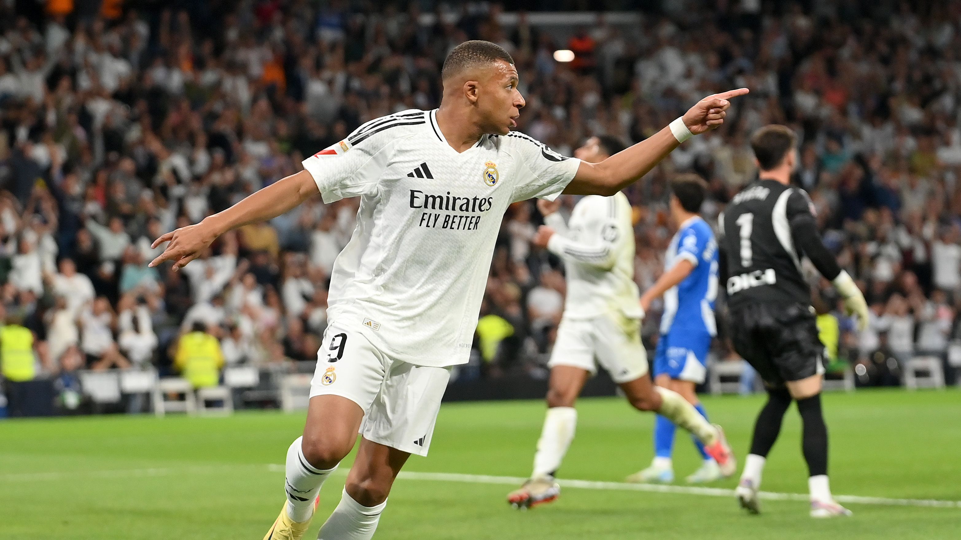 Real Madrid CF v Deportivo Alaves  - La Liga EA Sports