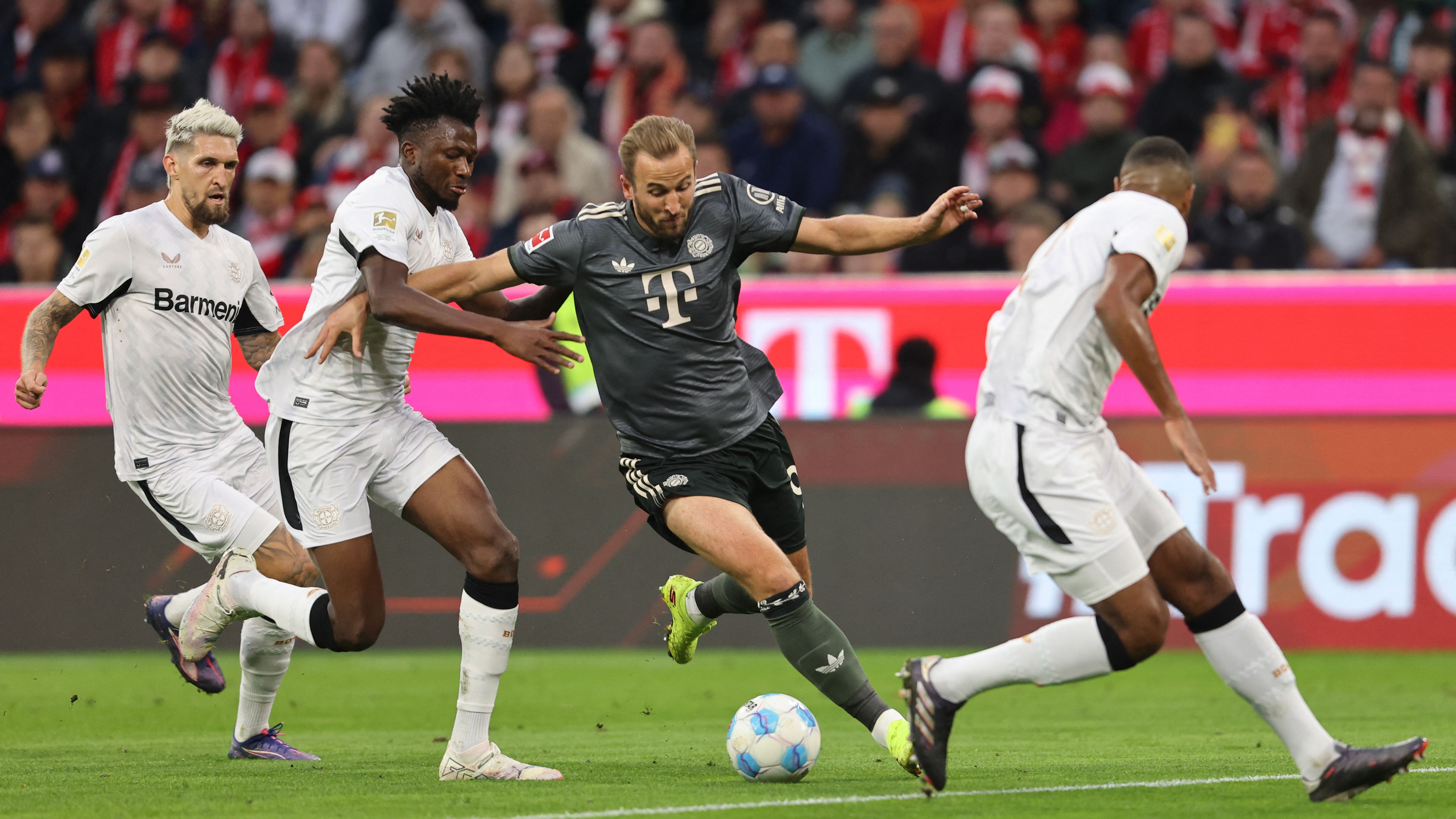 FBL-GER-BUNDESLIGA-BAYERN MUNICH-LEVERKUSEN