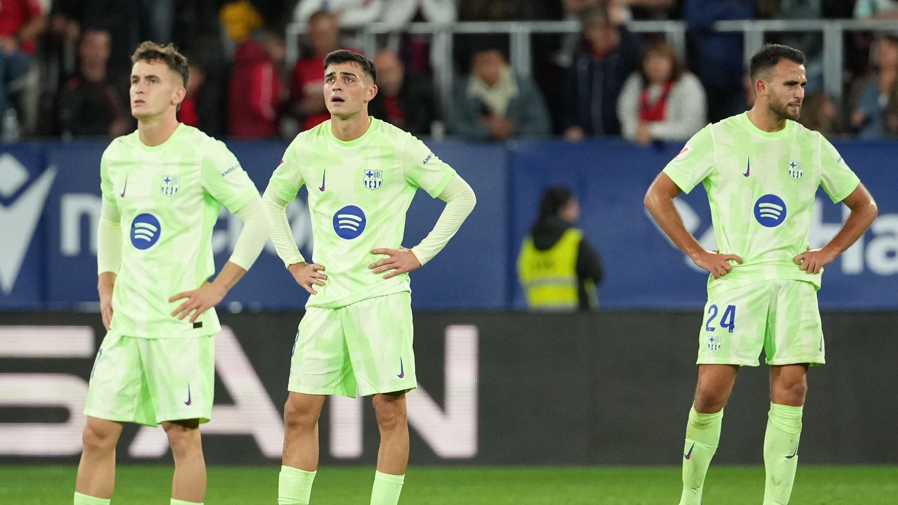 TOPSHOT-FBL-ESP-LIGA-OSASUNA-BARCELONA