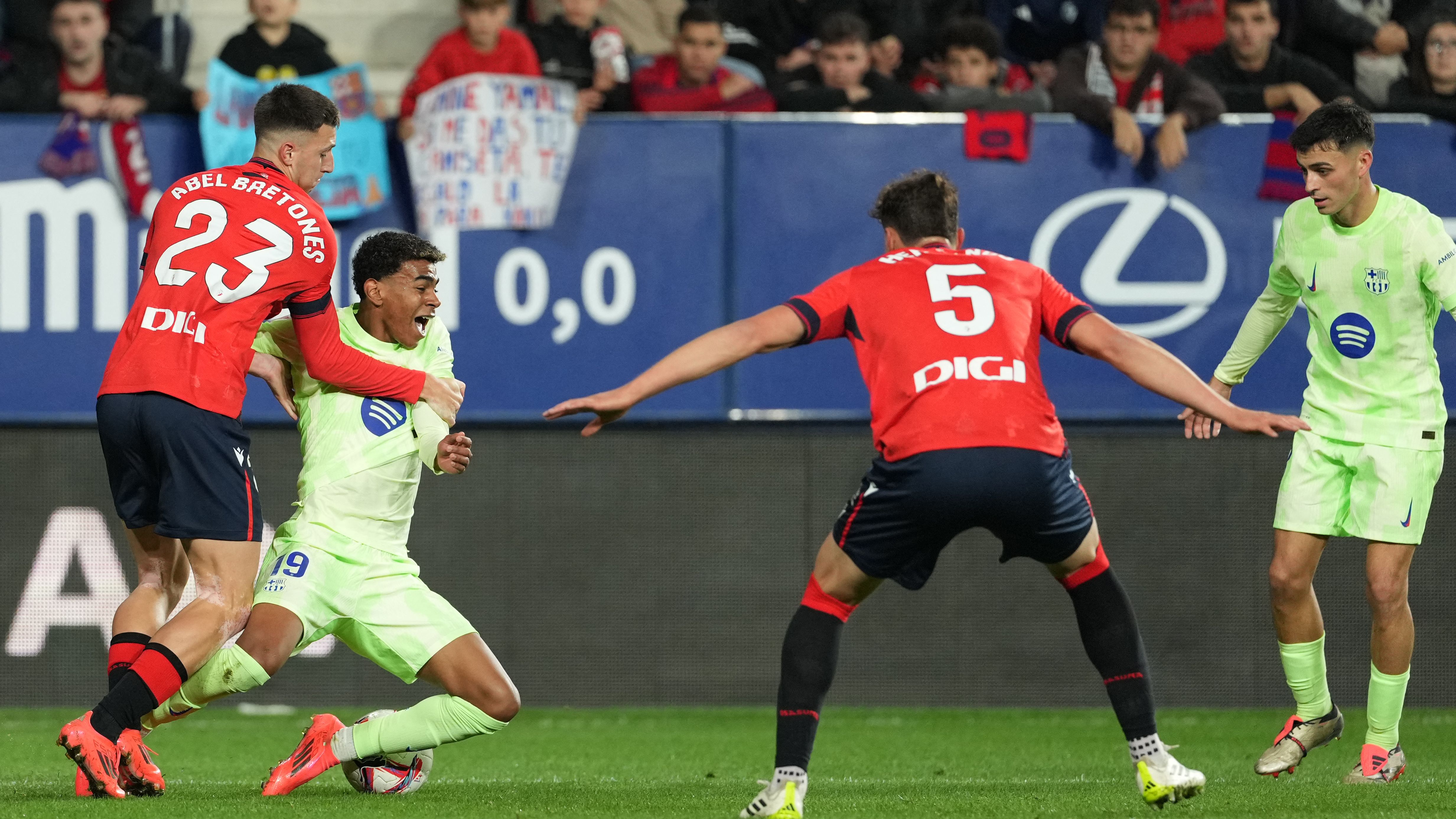 FBL-ESP-LIGA-OSASUNA-BARCELONA