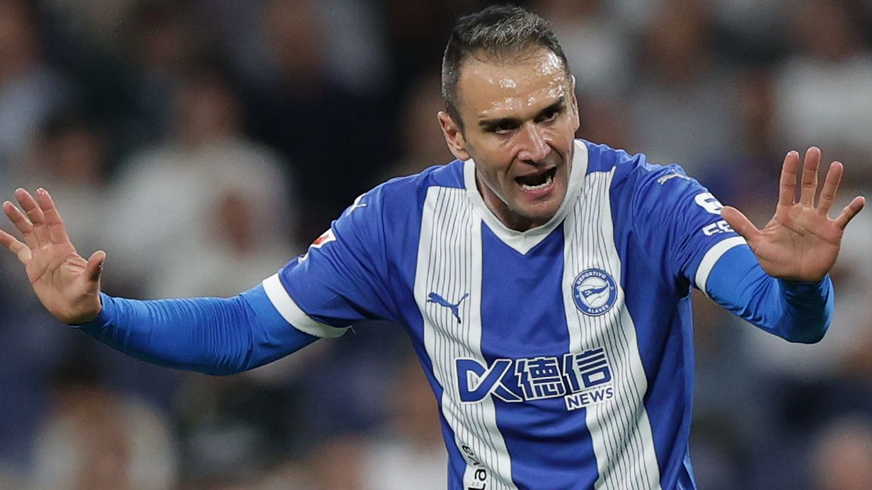 Real Madrid CF v Deportivo Alaves  - La Liga EA Sports