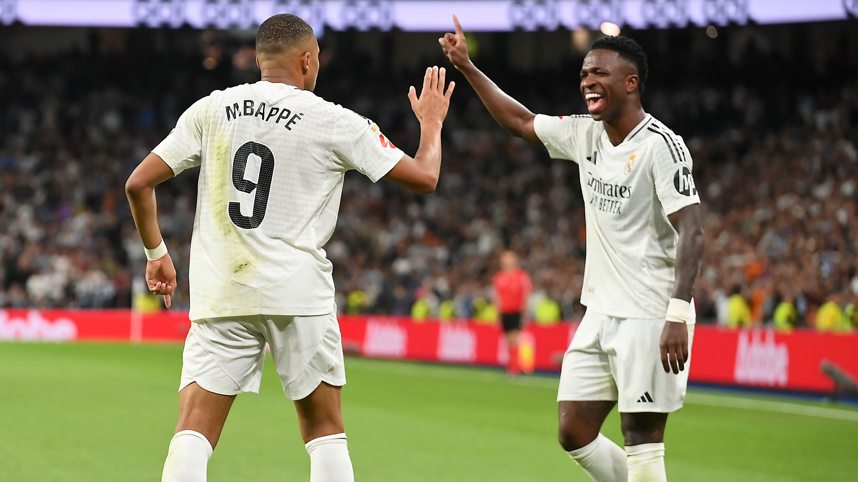 Real Madrid CF v Deportivo Alaves  - La Liga EA Sports