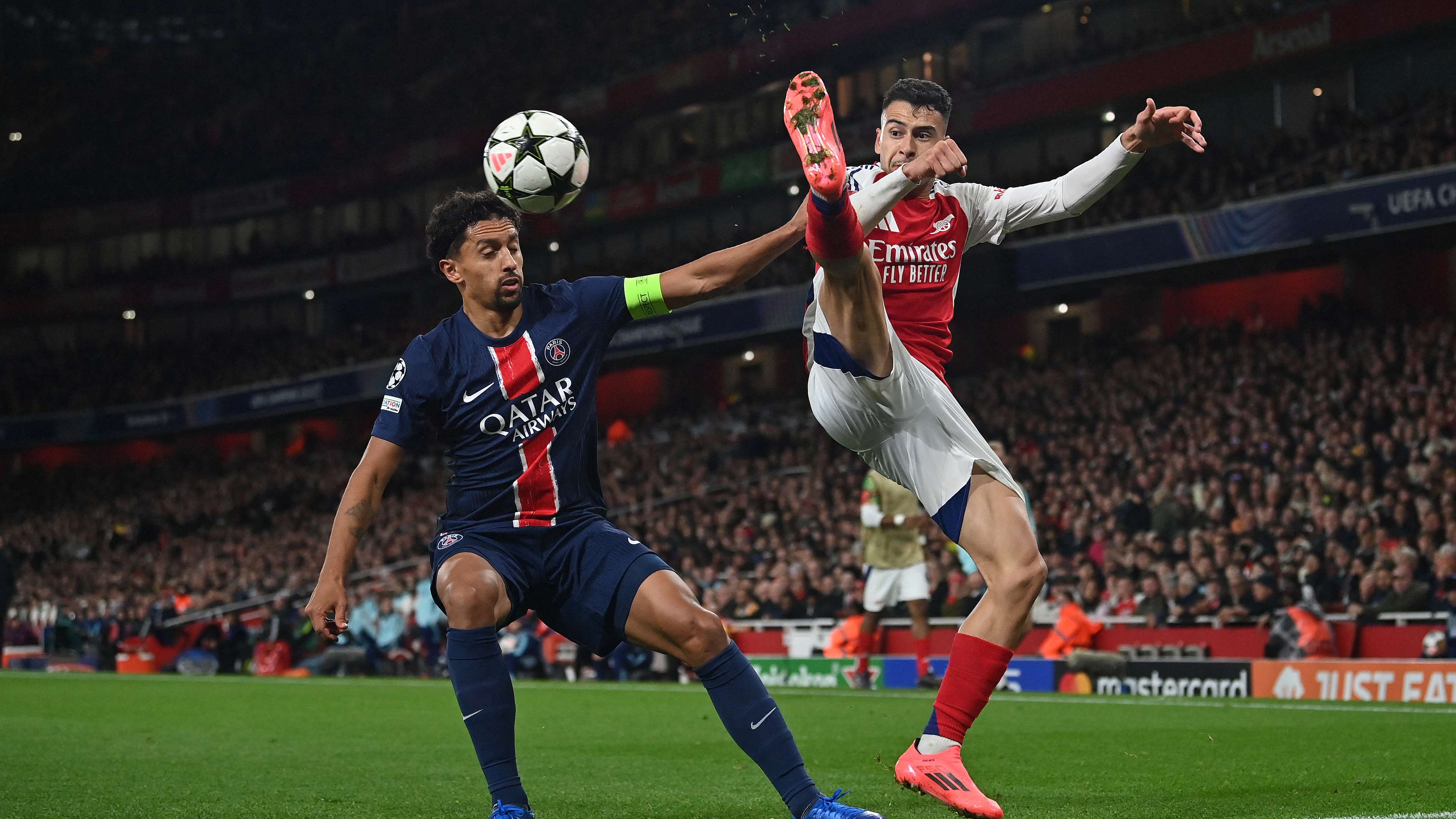 TOPSHOT-FBL-EUR-C1-ARSENAL-PSG