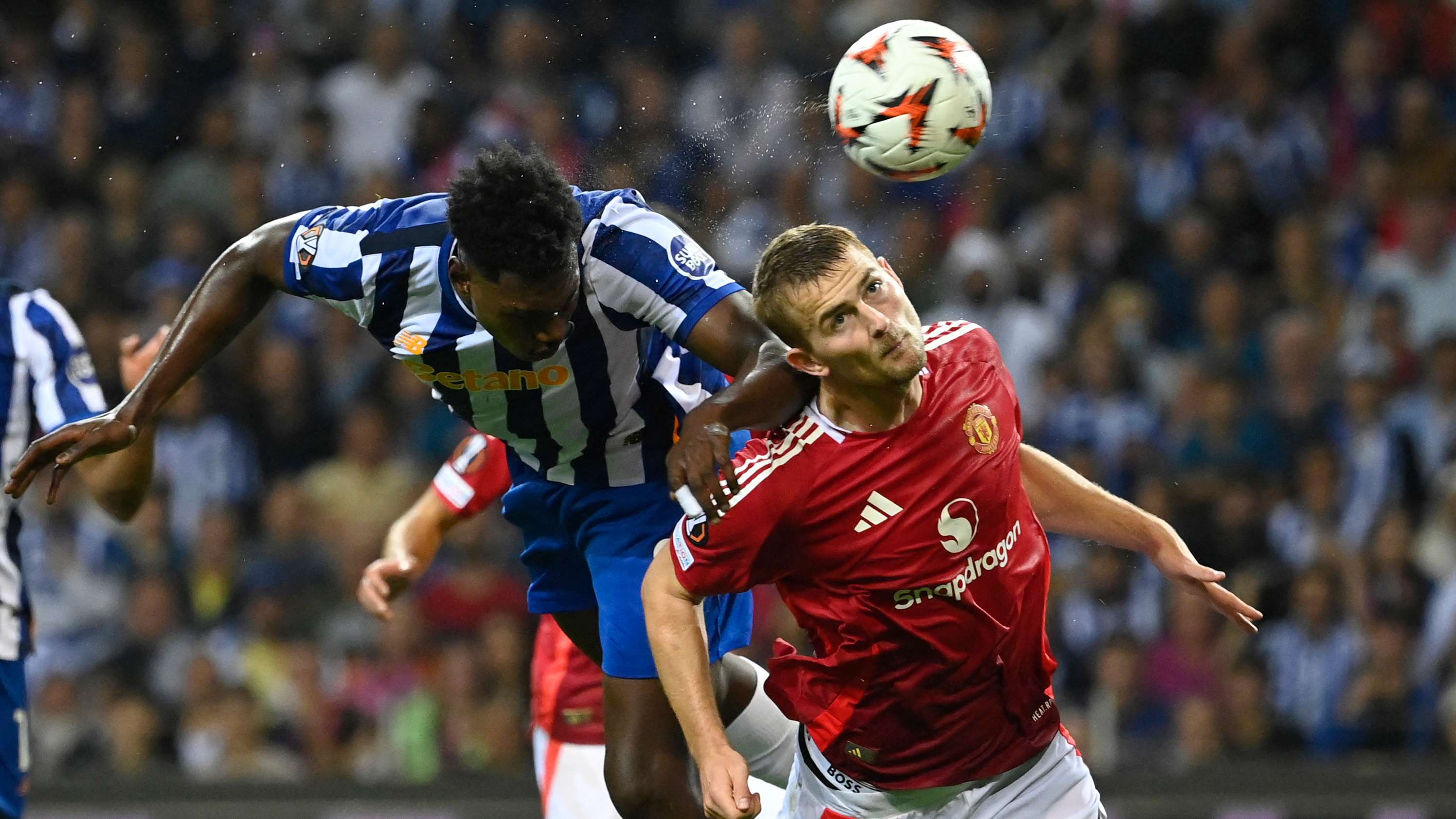 TOPSHOT-FBL-EUR-C3-PORTO-MANCHESTER