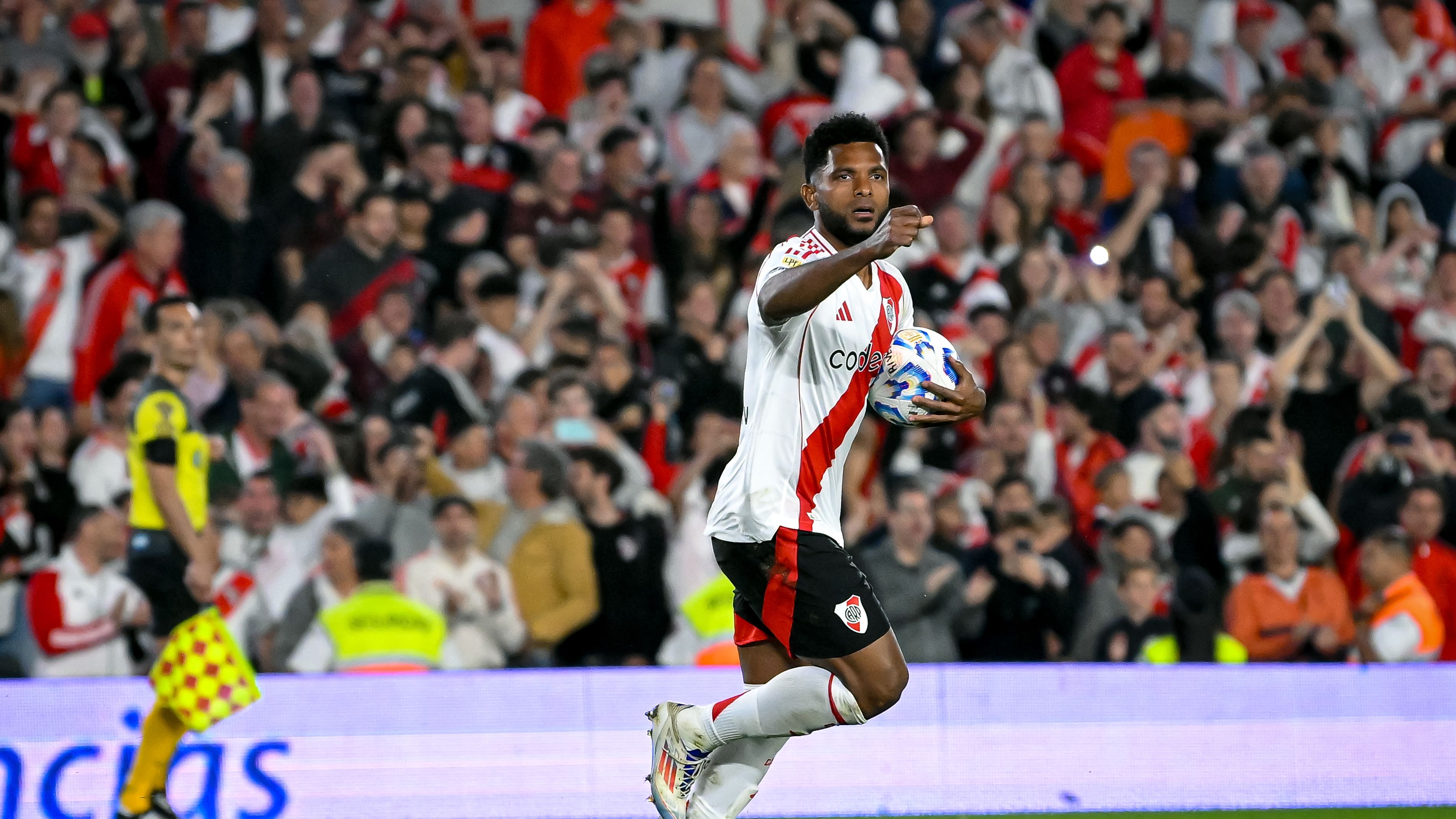 River Plate v Velez - Liga Profesional 2024