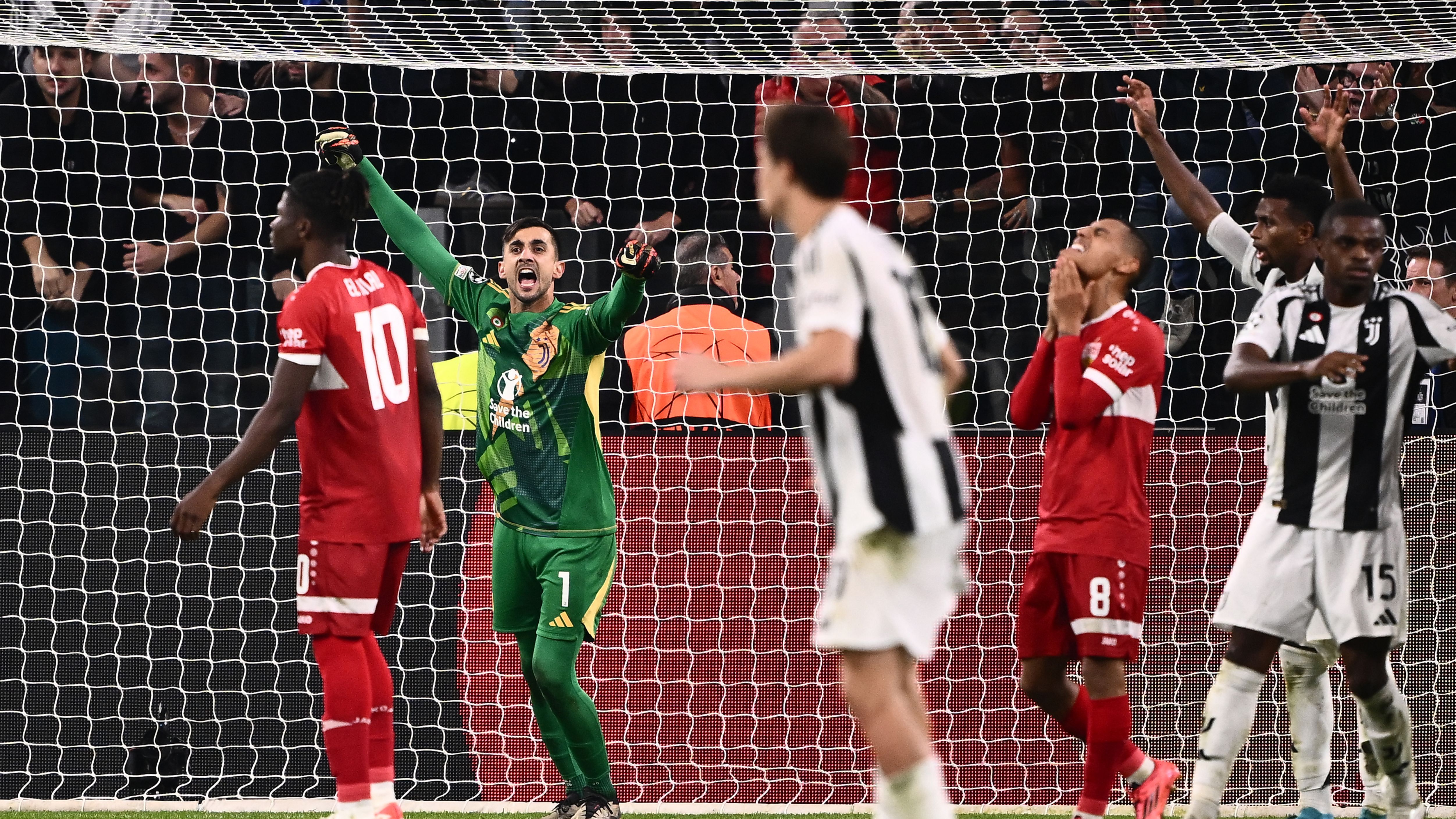 FBL-EUR-C1-JUVENTUS-STUTTGART