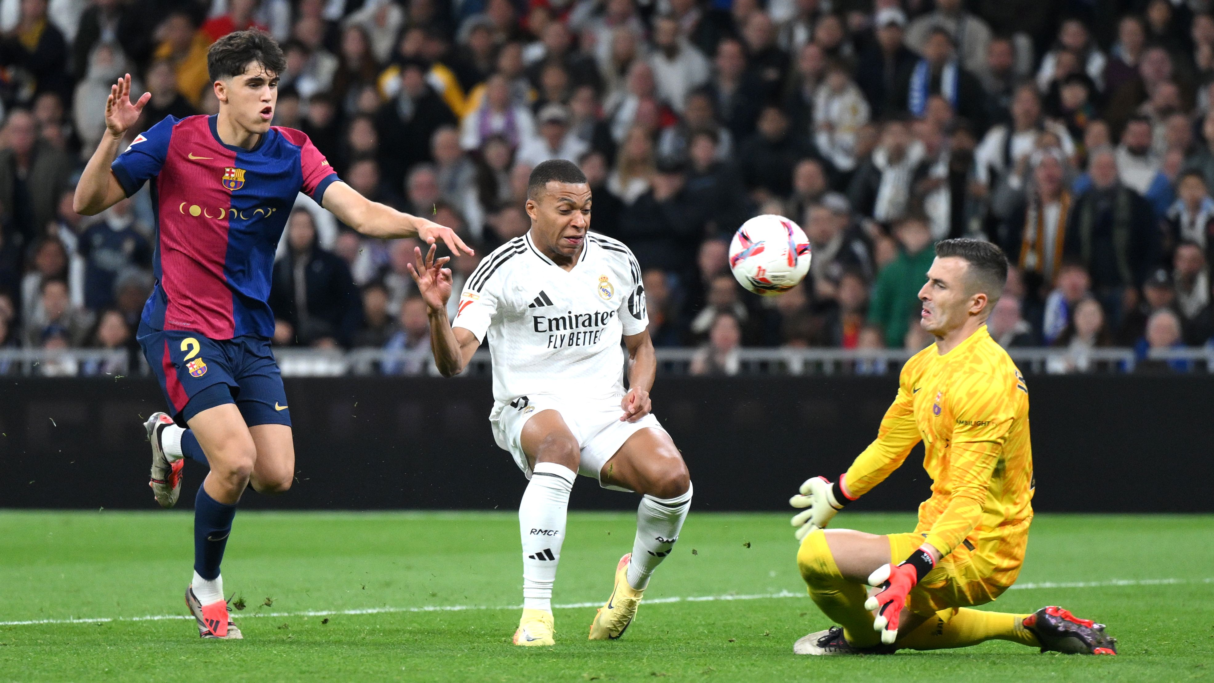 Real Madrid CF v FC Barcelona - La Liga EA Sports