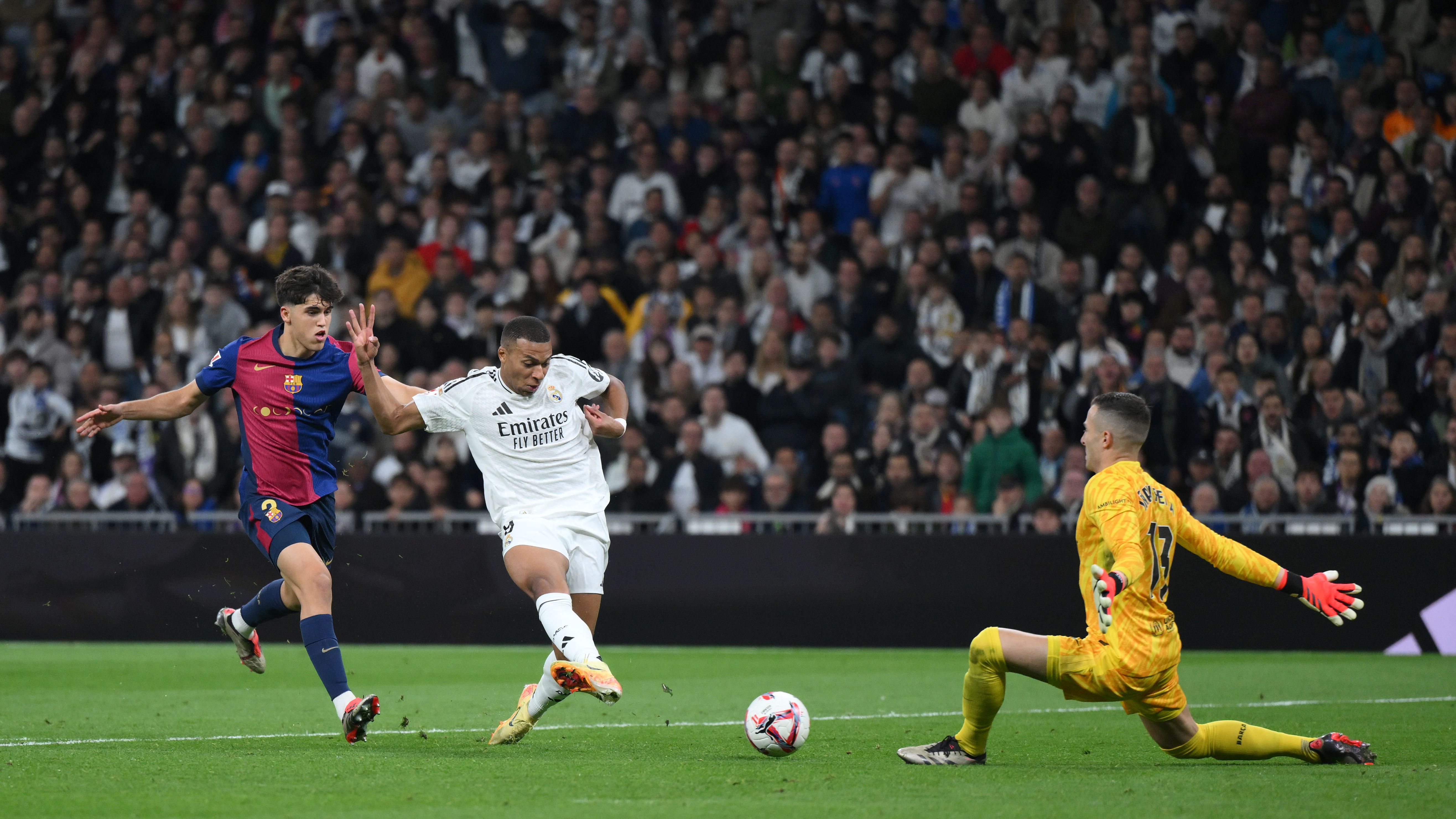 Real Madrid CF v FC Barcelona - La Liga EA Sports