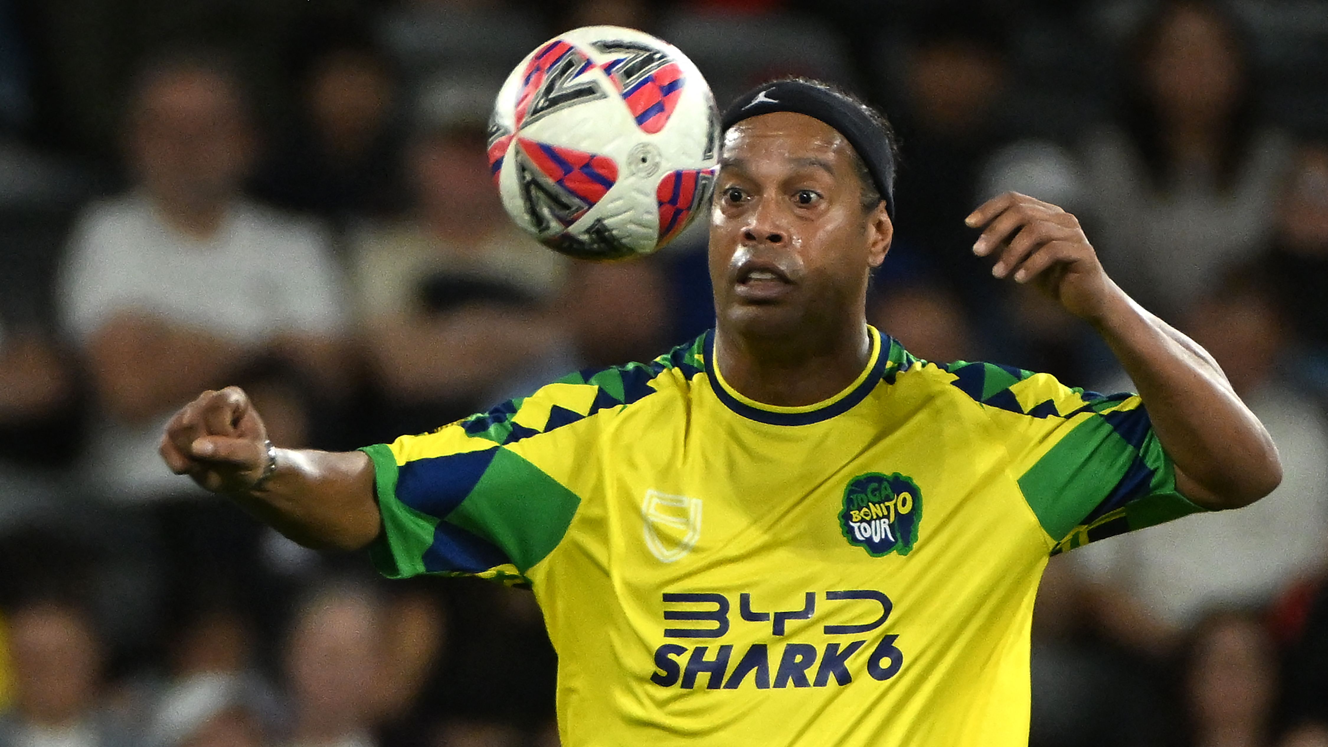 FBL-AUS-RONALDINHO-CAHILL