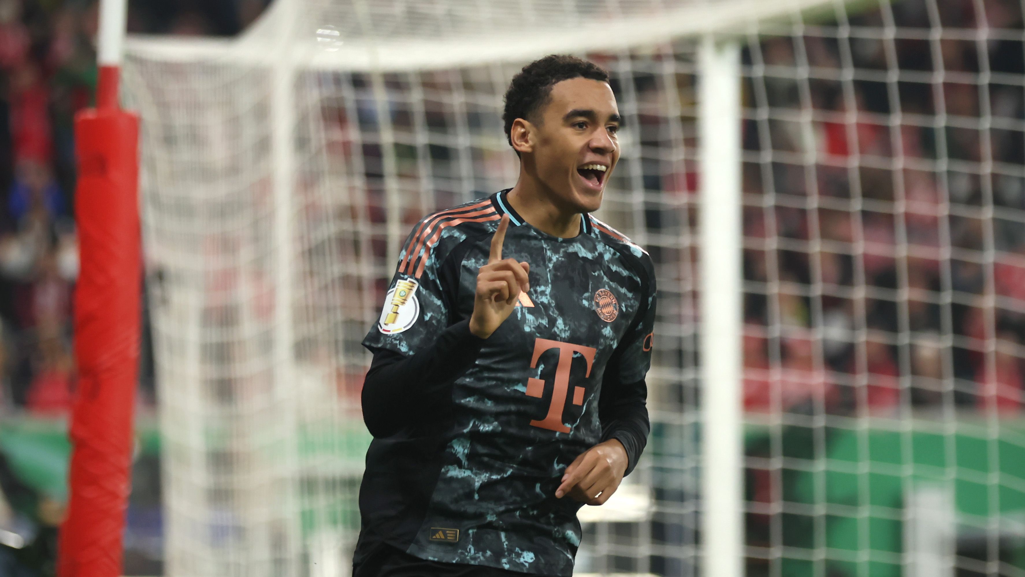 1. FSV Mainz 05 v FC Bayern München - DFB Cup: Round Two