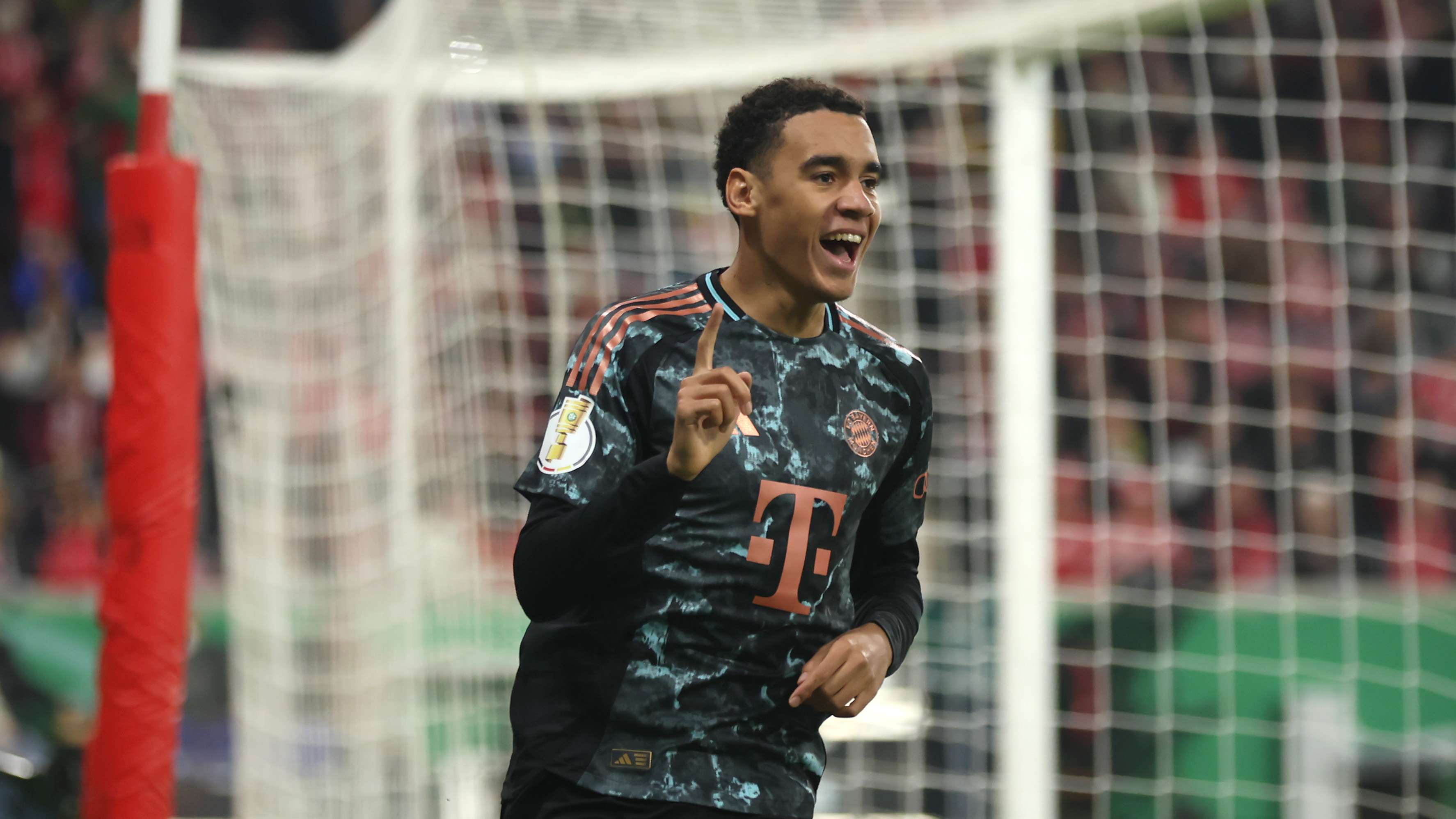 1. FSV Mainz 05 v FC Bayern München - DFB Cup: Round Two