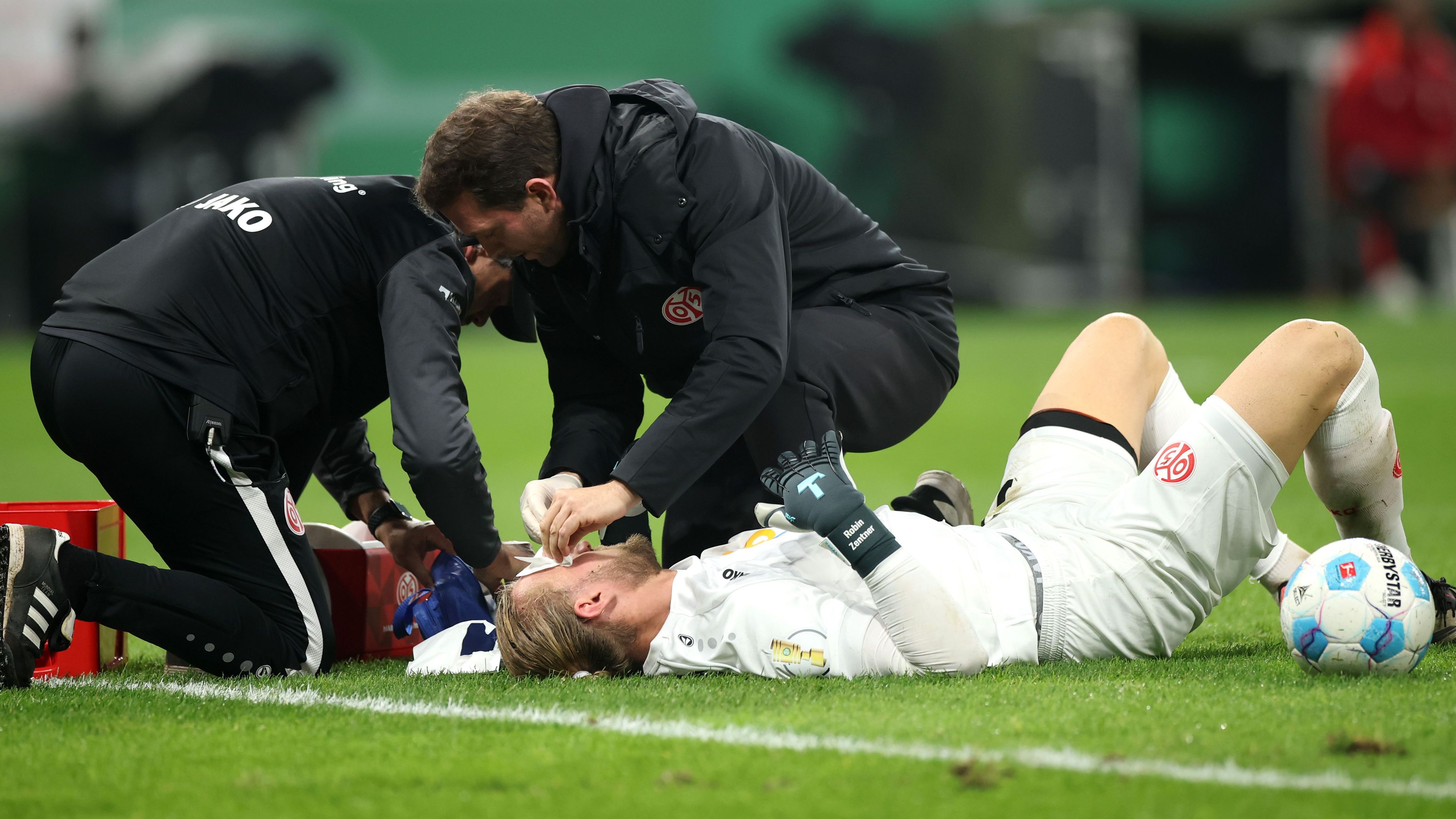 1. FSV Mainz 05 v FC Bayern München - DFB Cup: Round Two
