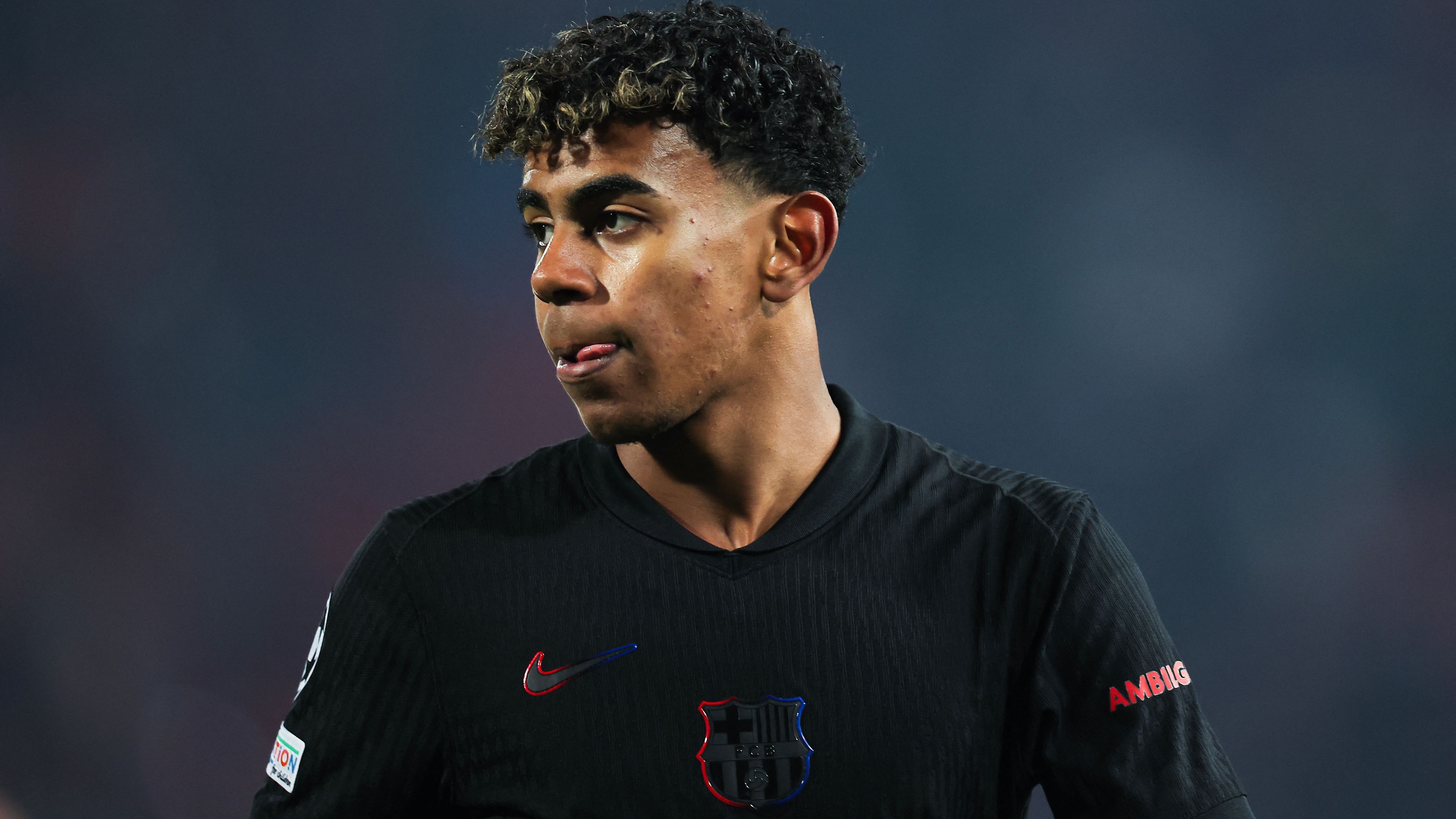 HLV Hansi Flick xác nhận Lamine Yamal vắng mặt vì dính chấn thương 'nghiêm  trọng' | Goal.com Việt Nam