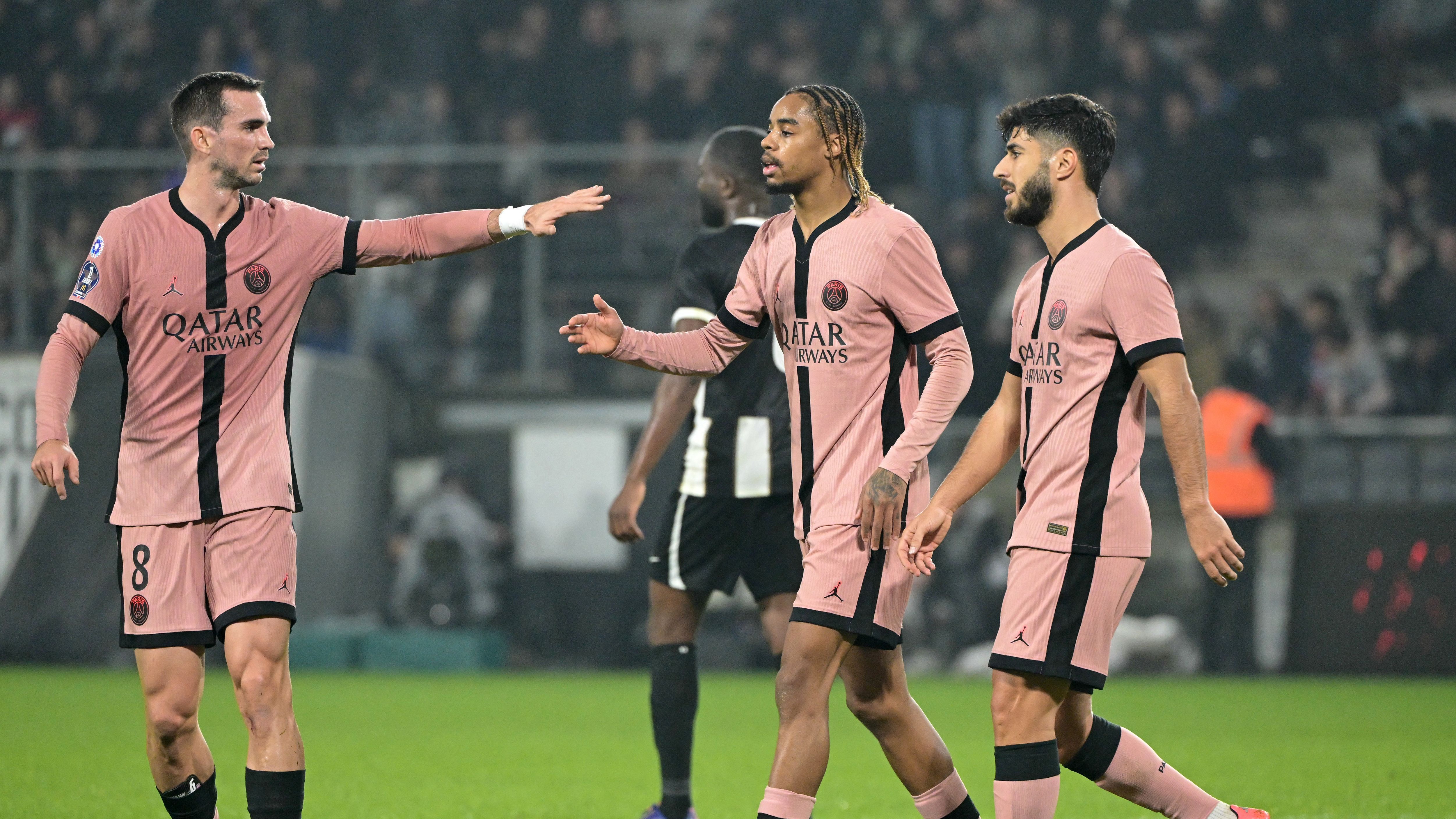 FBL-FRA-LIGUE1-ANGERS-PSG