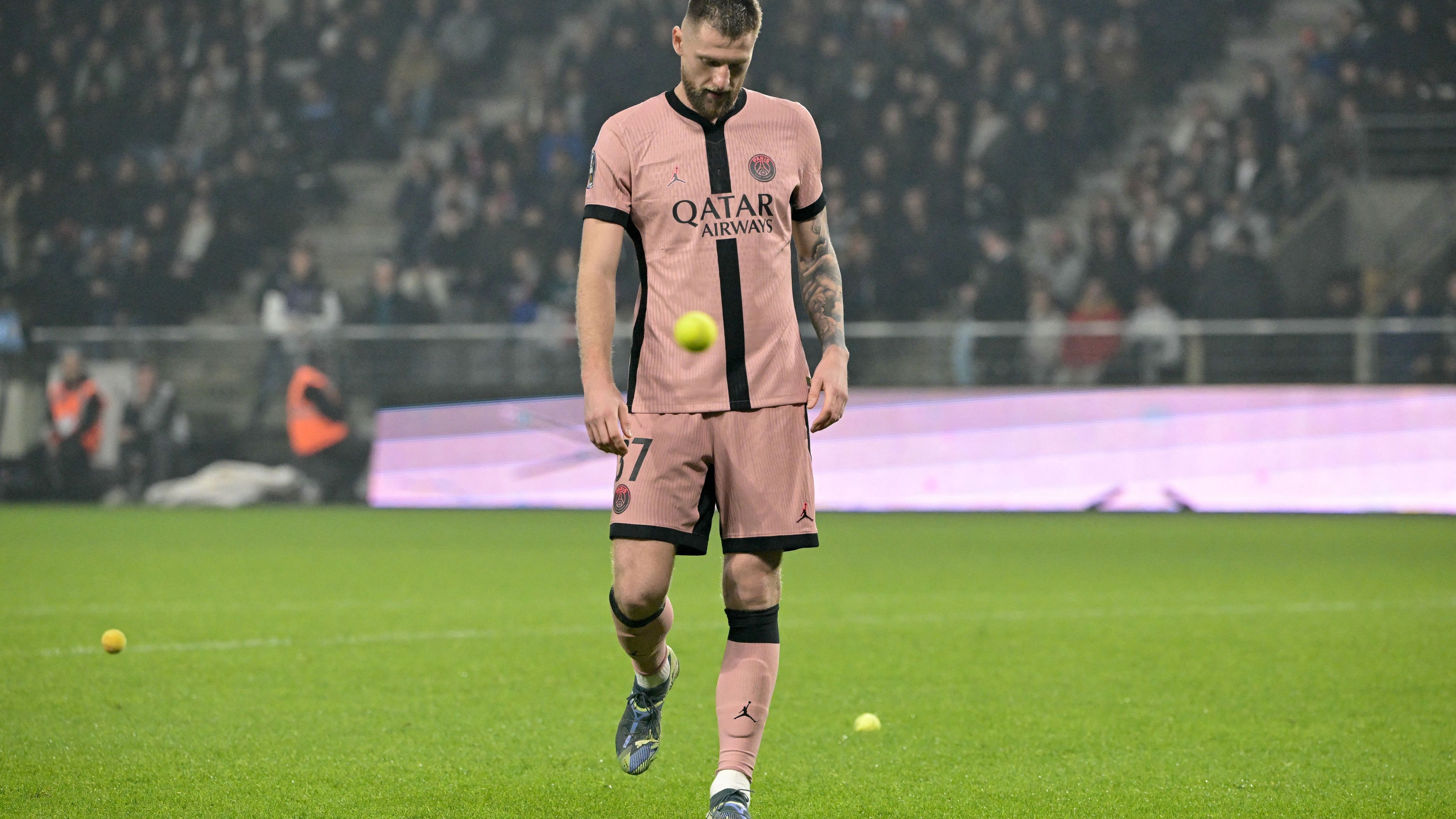 FBL-FRA-LIGUE1-ANGERS-PSG