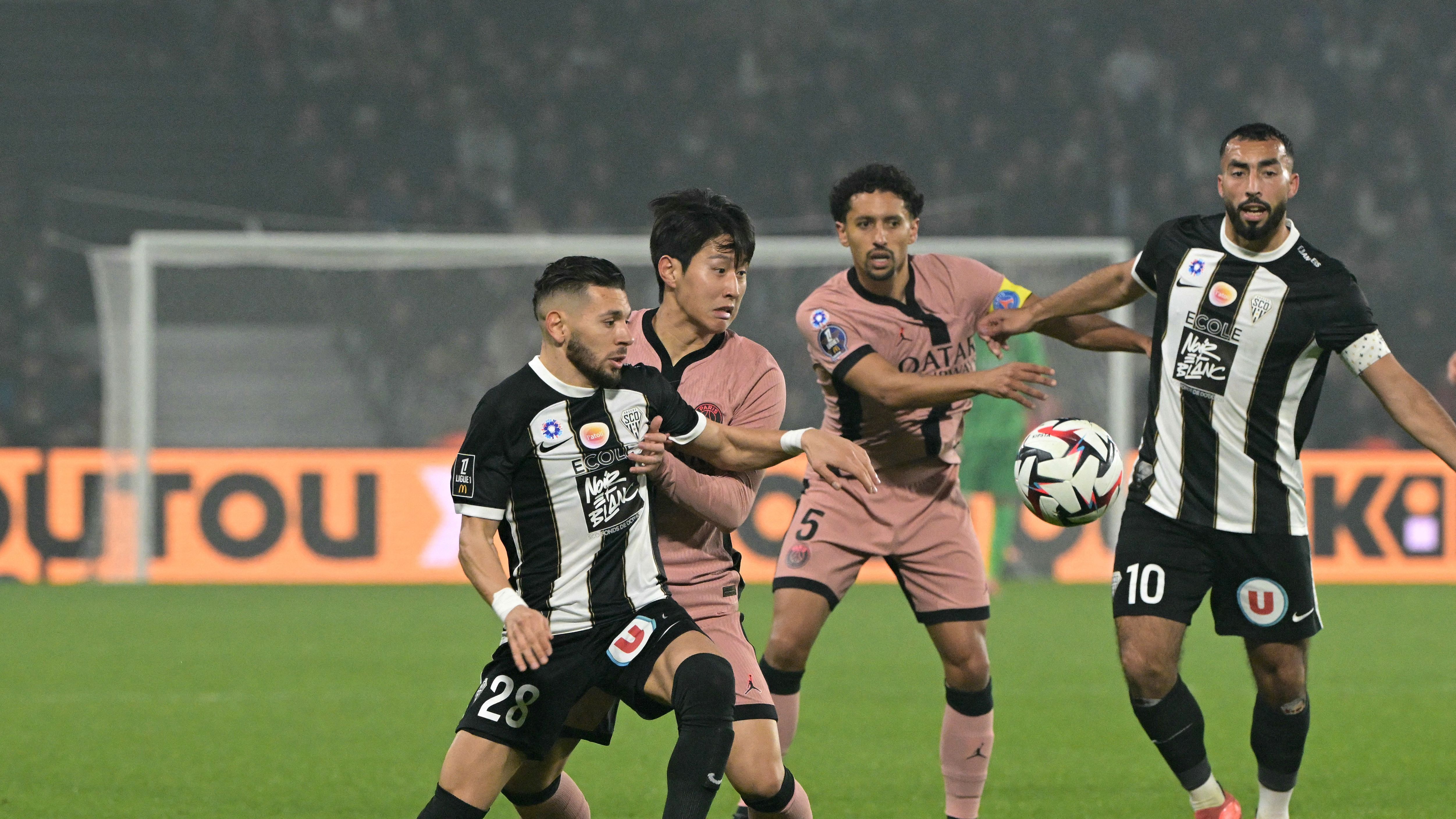 FBL-FRA-LIGUE1-ANGERS-PSG