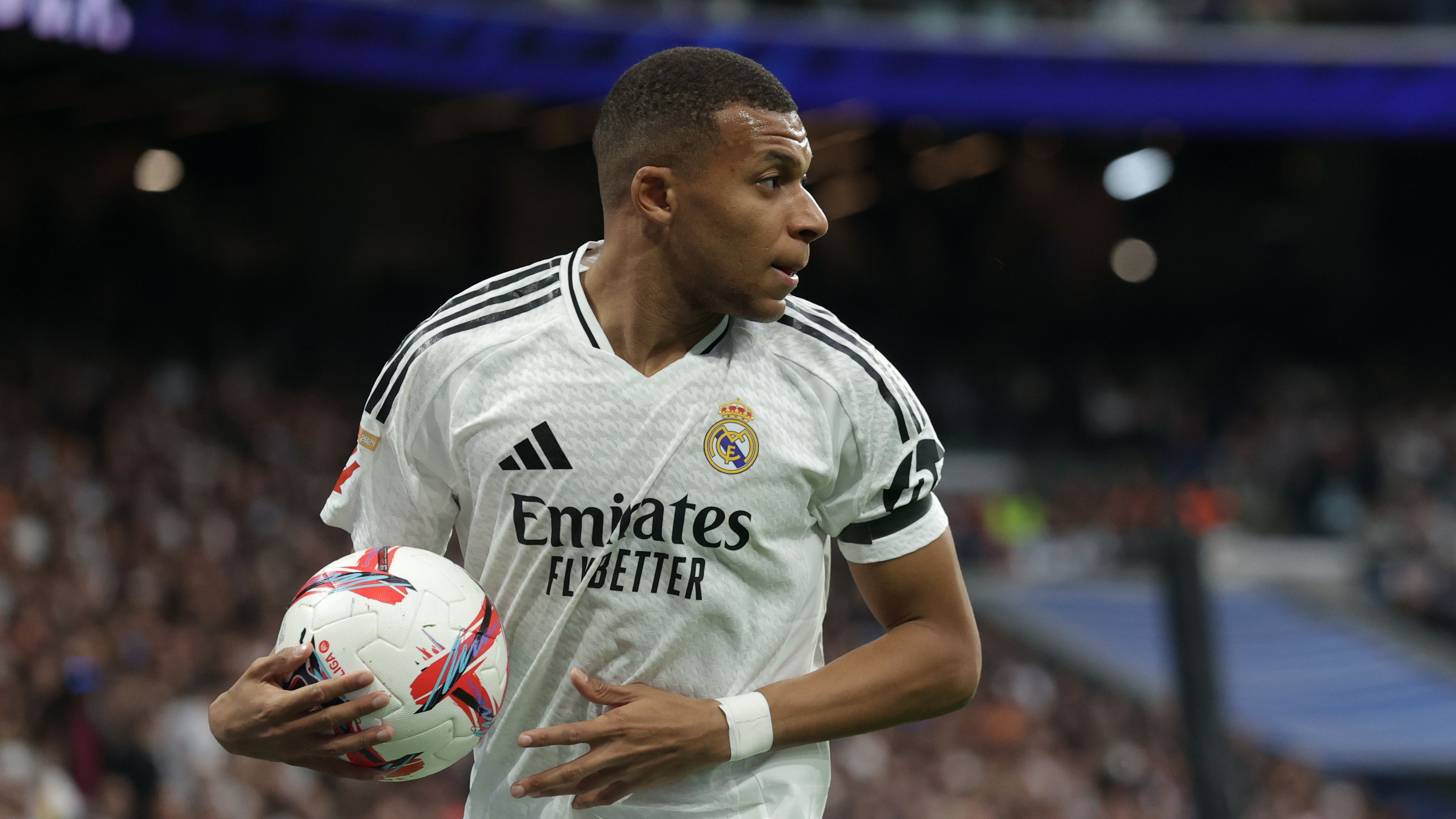 Real Madrid CF v CA Osasuna - La Liga EA Sports