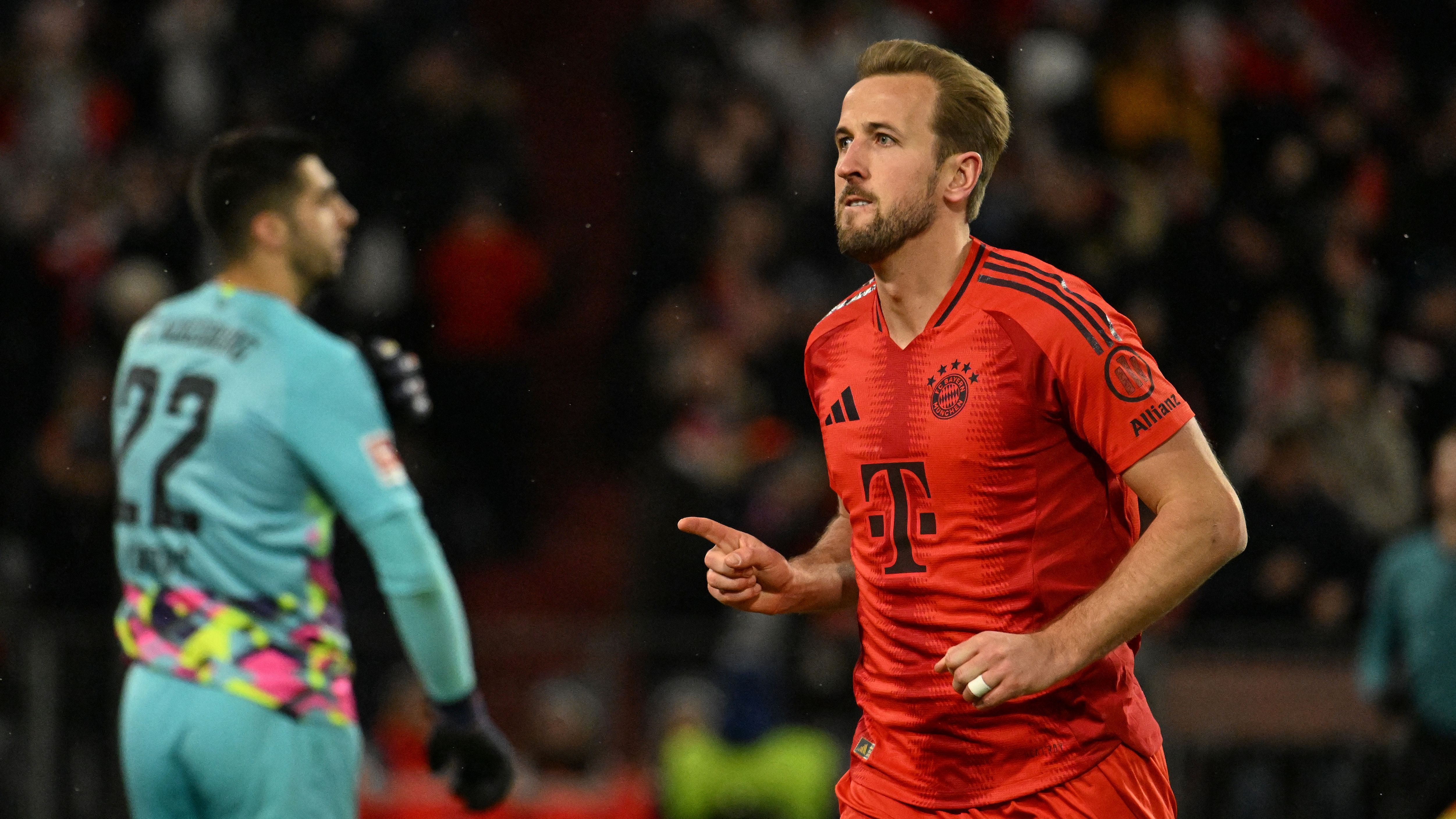 FBL-GER-BUNDESLIGA-BAYERN MUNICH-AUGSBURG