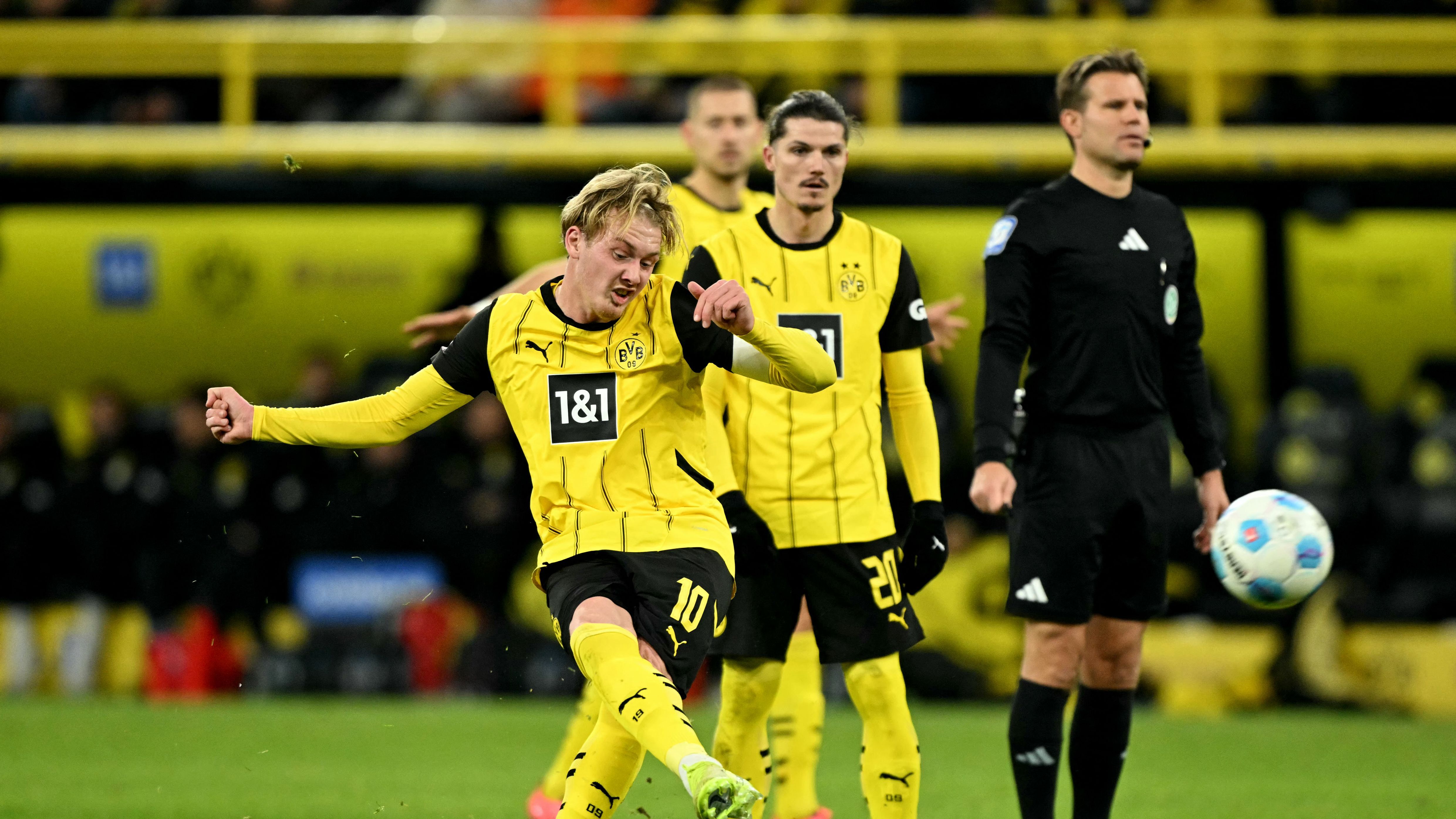 FBL-GER-BUNDESLIGA-DORTMUND-FREIBURG