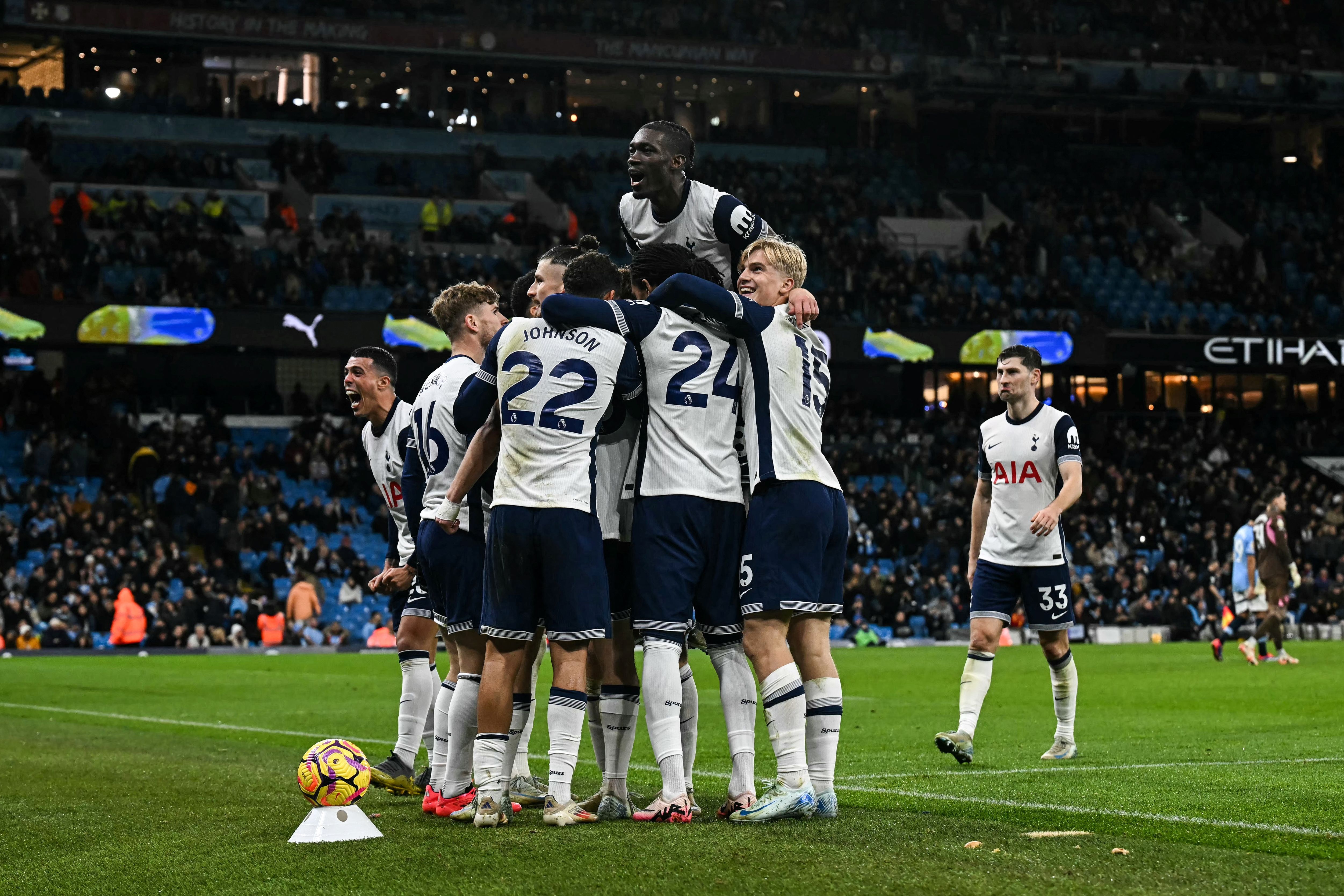 TOPSHOT-FBL-ENG-PR-MAN CITY-TOTTENHAM