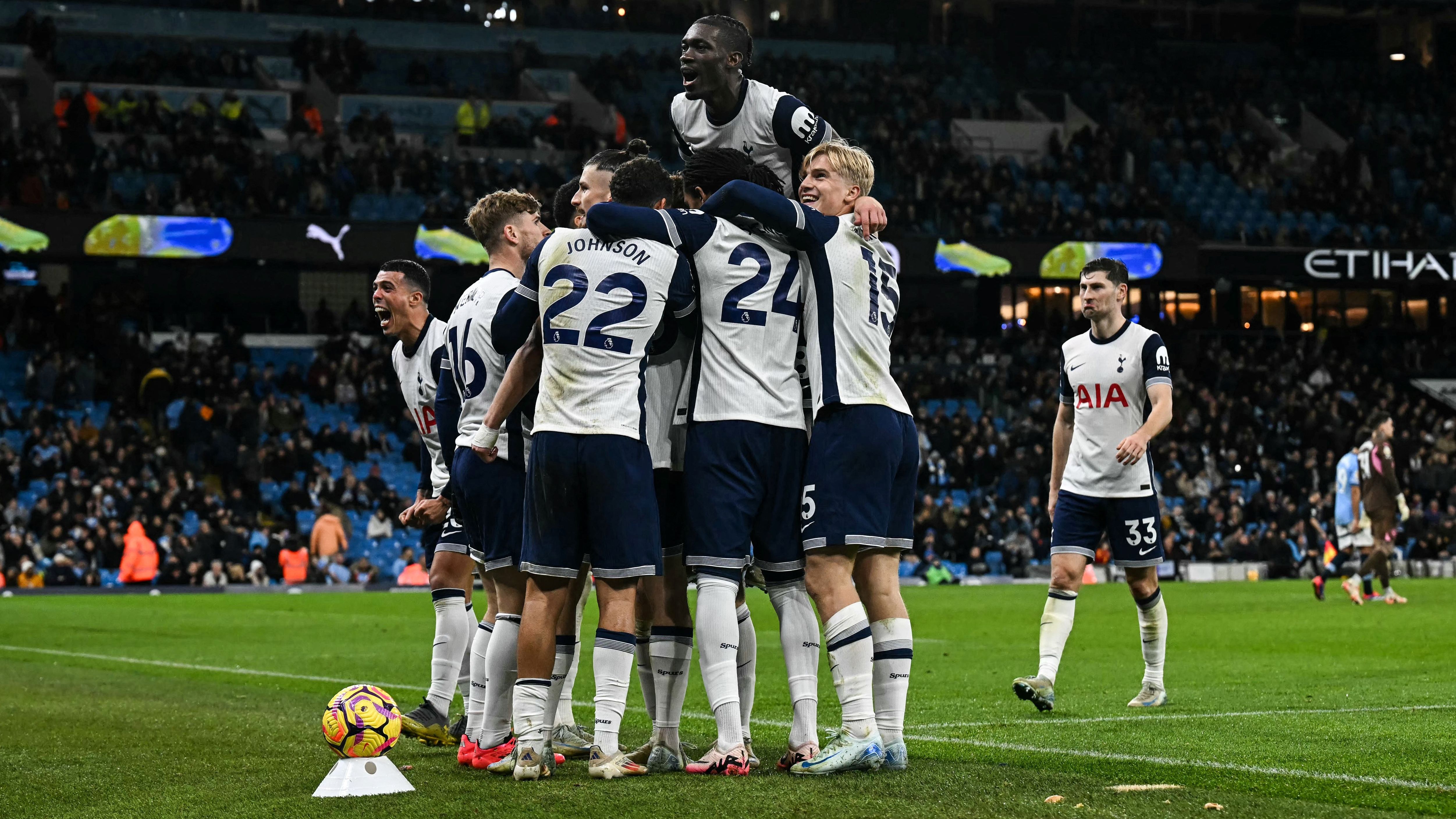 TOPSHOT-FBL-ENG-PR-MAN CITY-TOTTENHAM